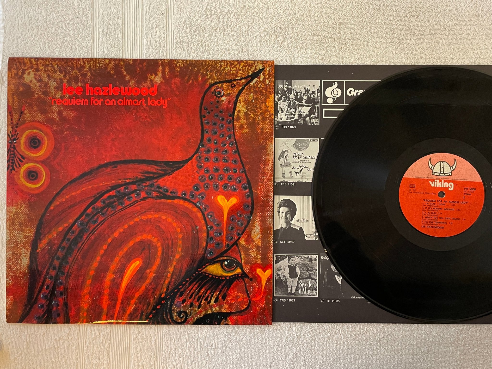 Omslagsbild för skivan LEE HAZLEWOOD requiem for an almost lady LP -71 Swe VIKING VIF 5000