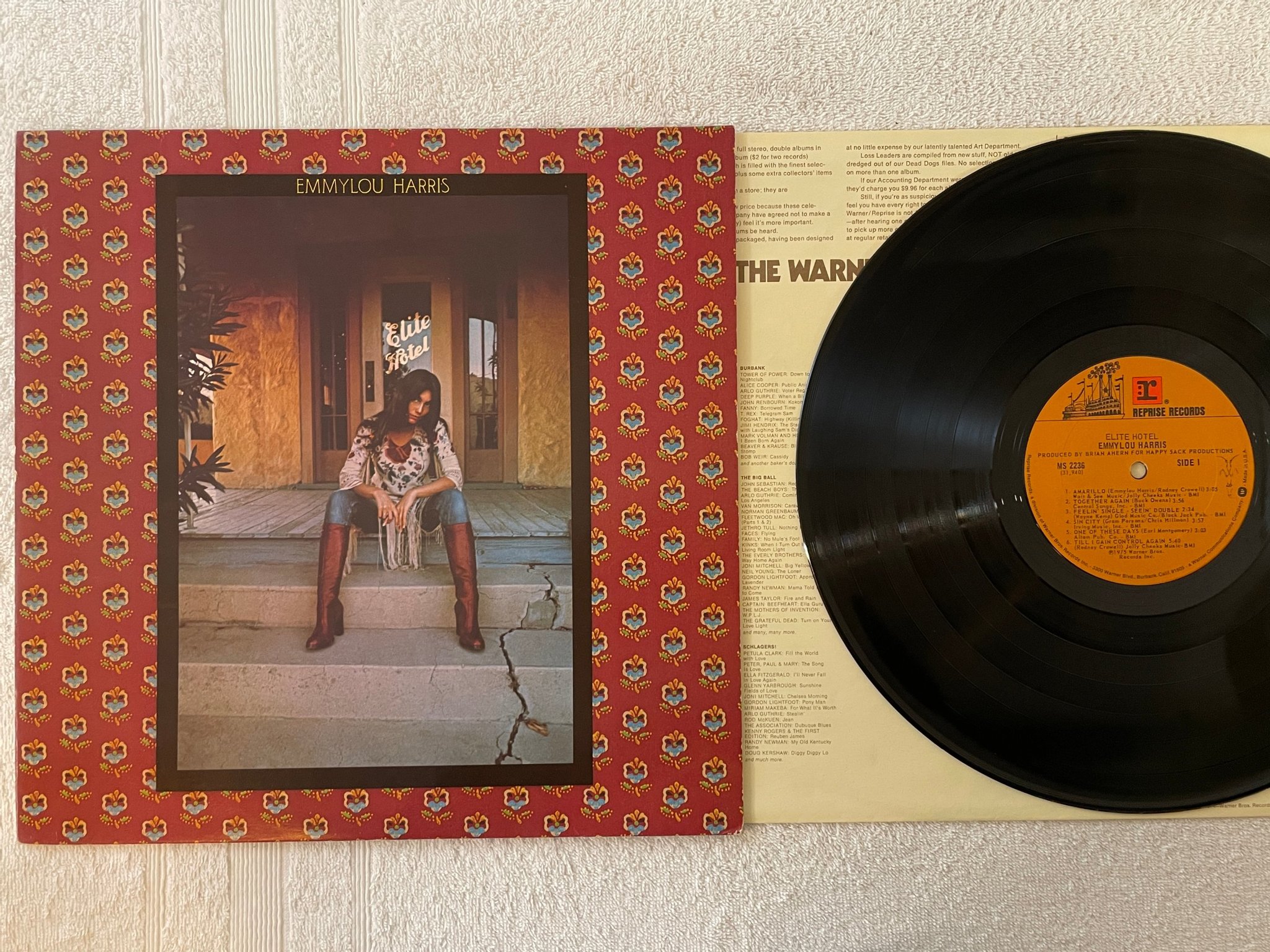 Omslagsbild för skivan EMMYLOU HARRIS elite hotel LP -75 US REPRISE MS 2236