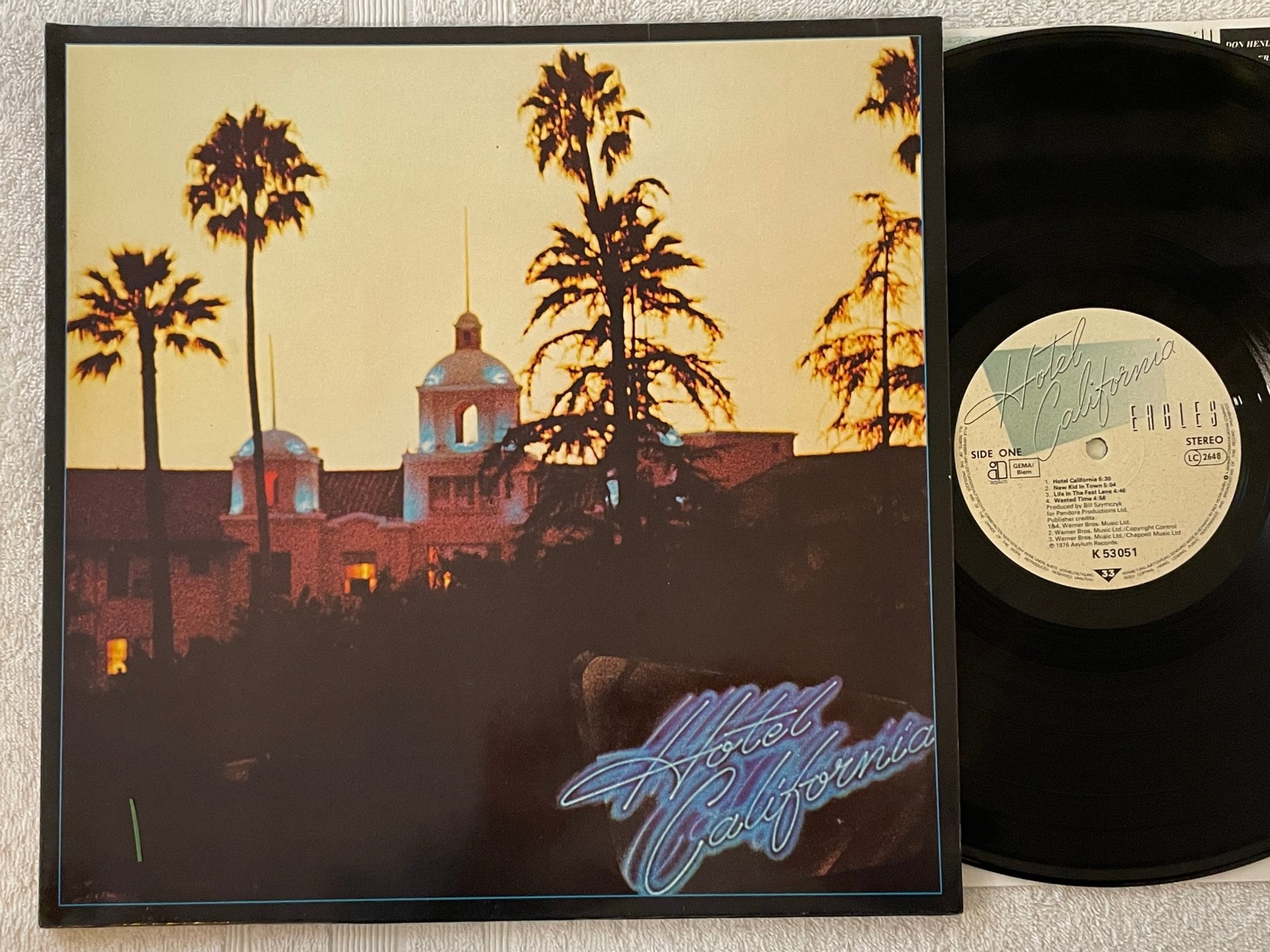 Omslagsbild för skivan EAGLES Hotel California LP -76 Ger ELEKTRA K 53051