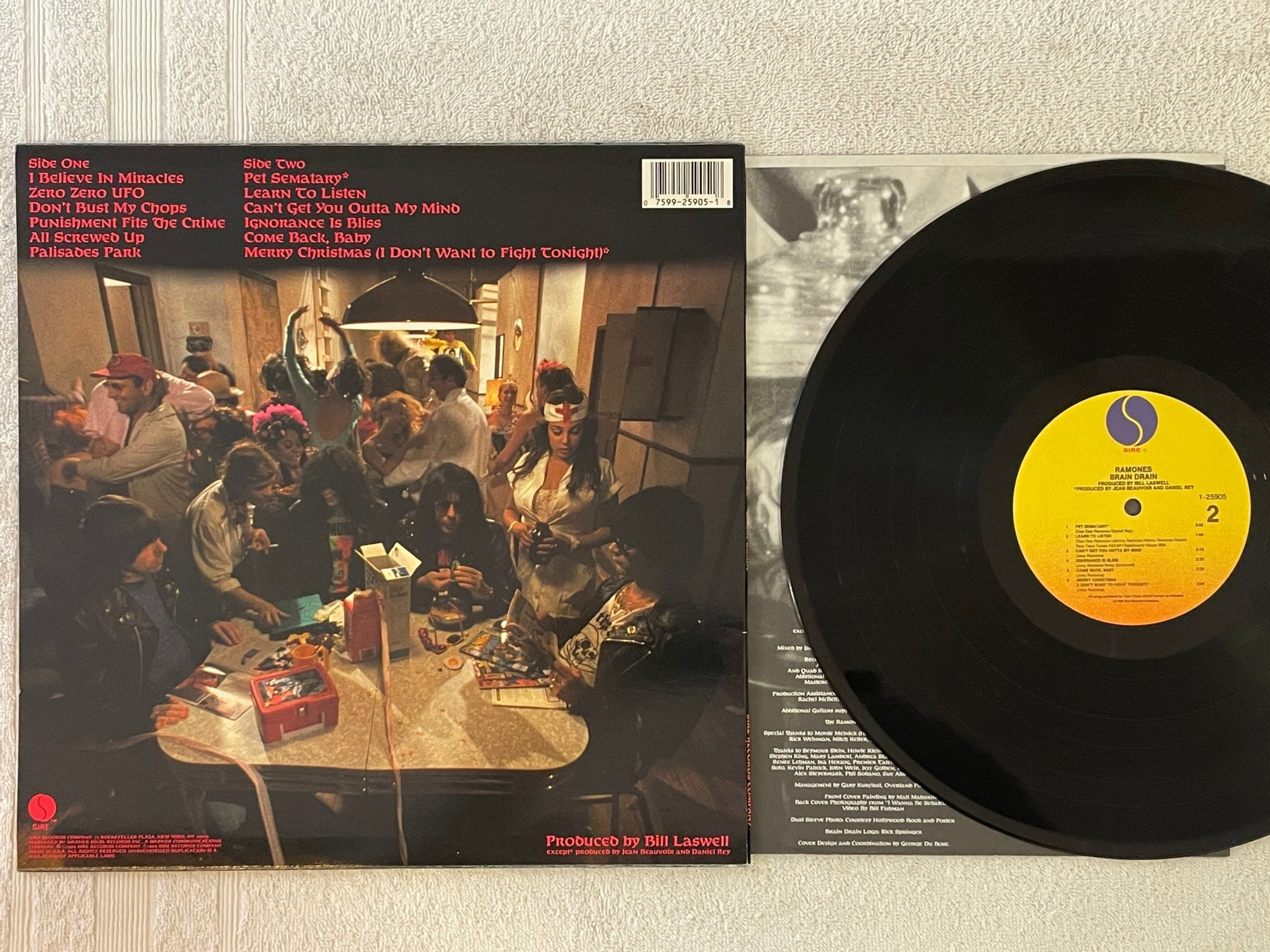 Omslagsbild för skivan RAMONES brain drain LP -89 US SIRE 1-25905 ** rare punk rock **