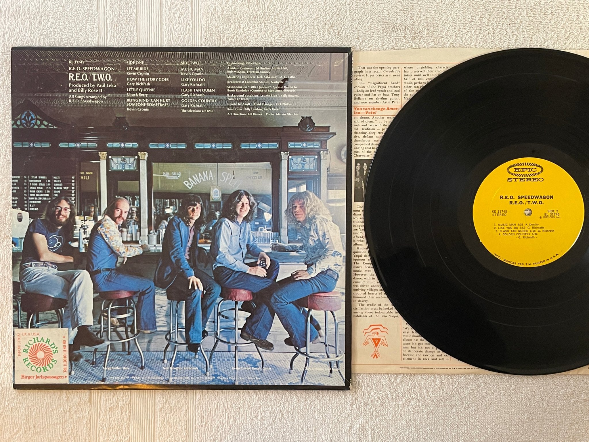 Omslagsbild för skivan R.E.O. SPEEDWAGON two LP -72 US EPIC KE 31745 