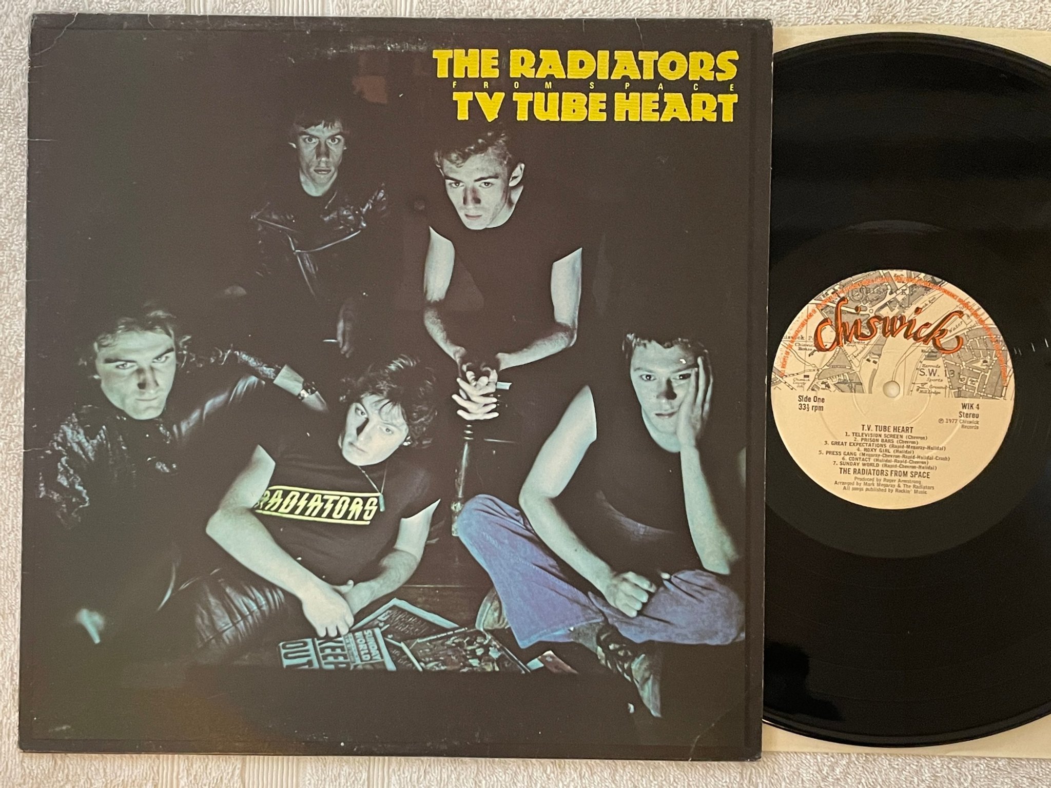Omslagsbild för skivan THE RADIATORS FROM SPACE t.v. tube heart LP -77 UK CHSIWICK WIK 4