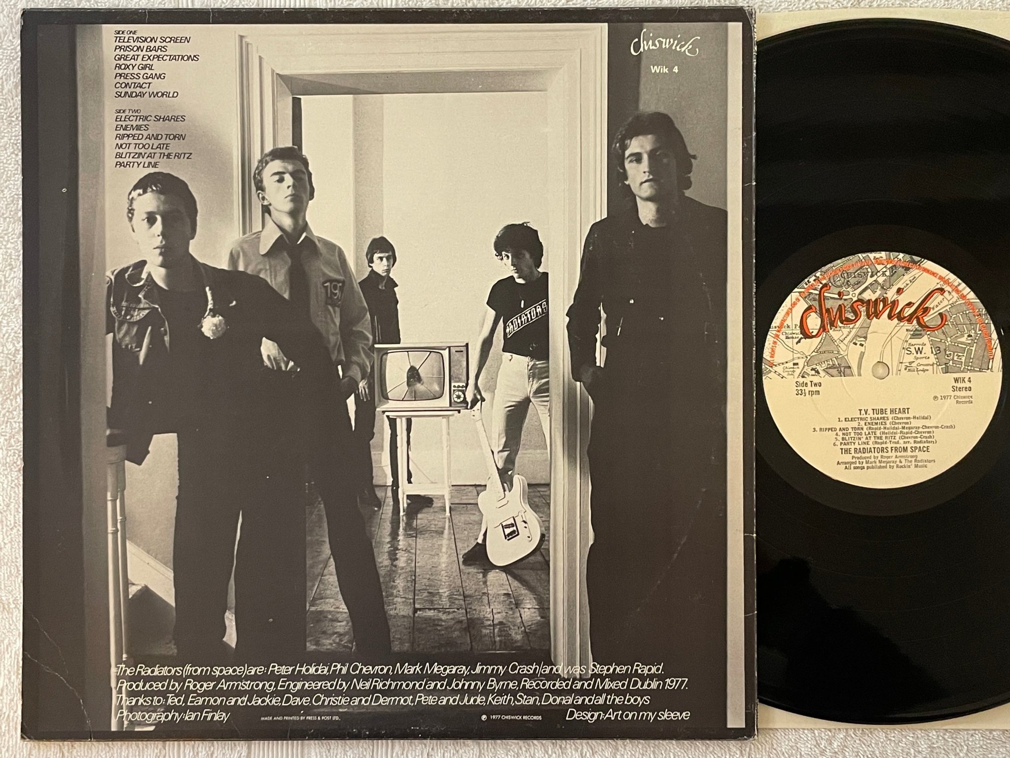 Omslagsbild för skivan THE RADIATORS FROM SPACE t.v. tube heart LP -77 UK CHSIWICK WIK 4