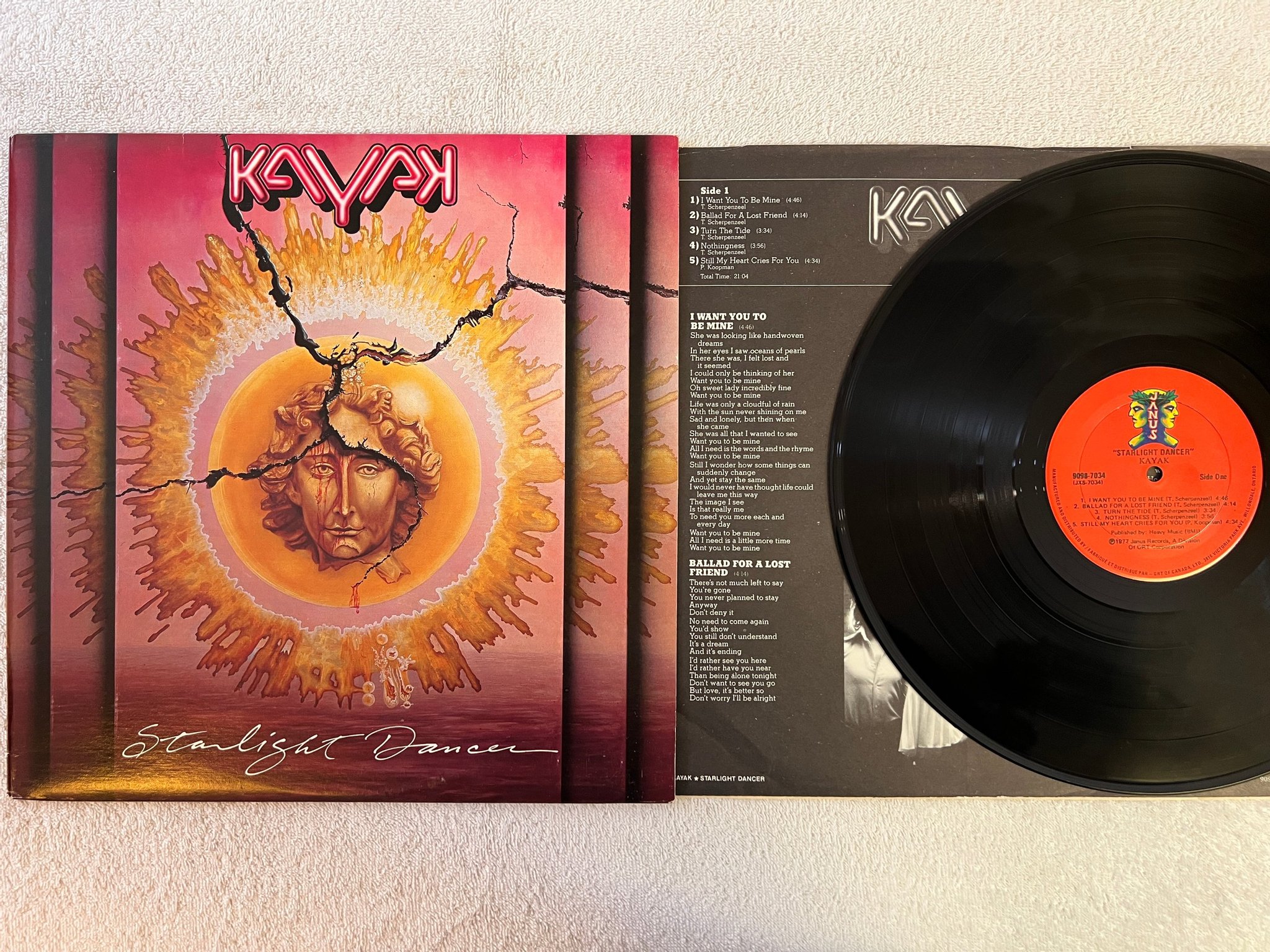 Omslagsbild för skivan KAYAK starlight dancer LP -77 US JANUS 9098-7034