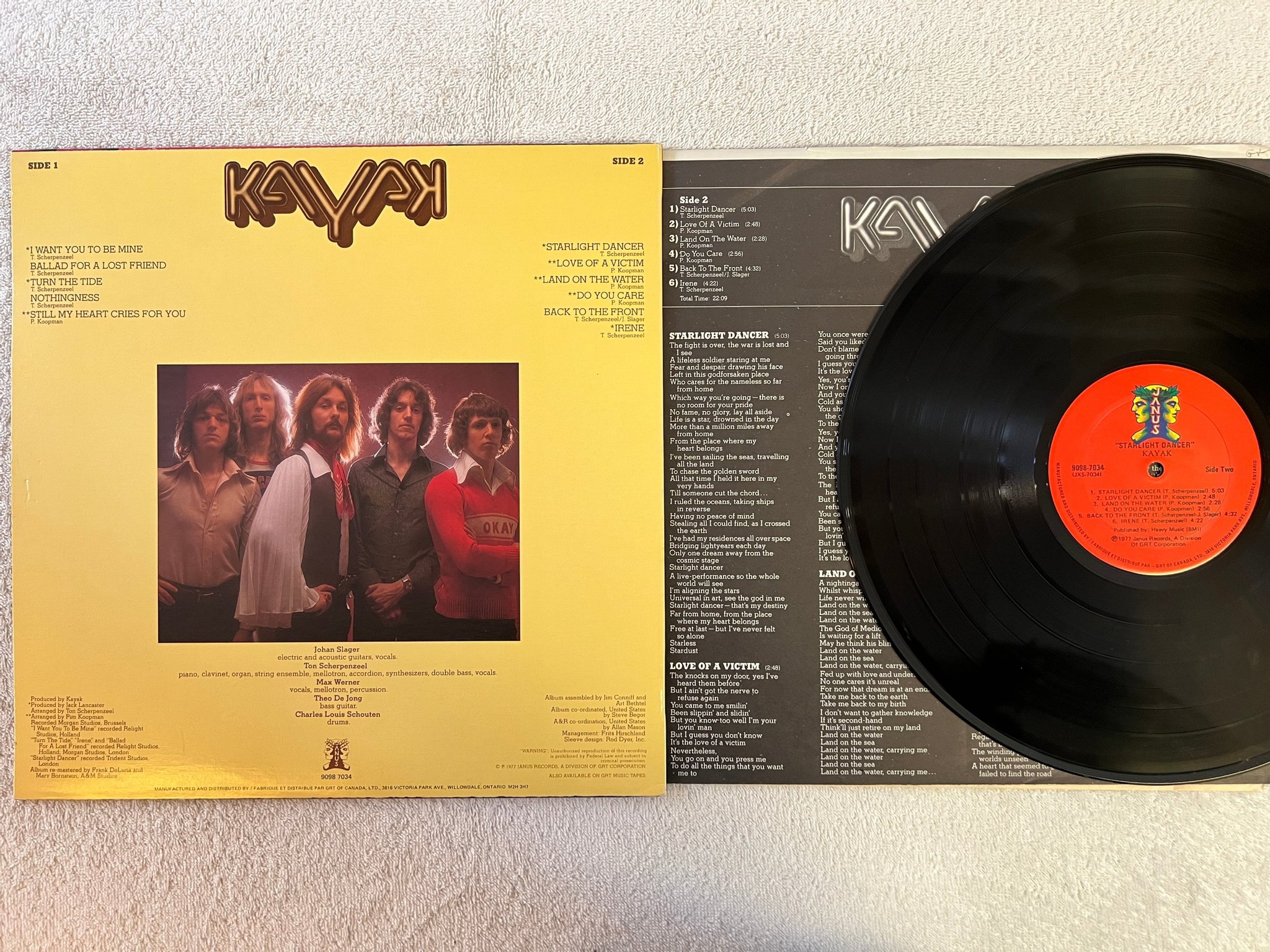 Omslagsbild för skivan KAYAK starlight dancer LP -77 US JANUS 9098-7034