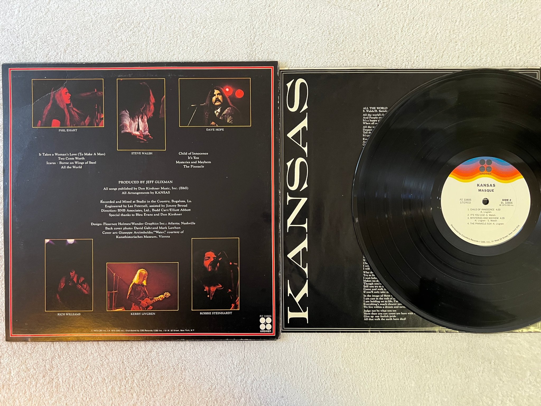 Omslagsbild för skivan KANSAS masque LP -75 US KIRSHNER PZ 33806 
