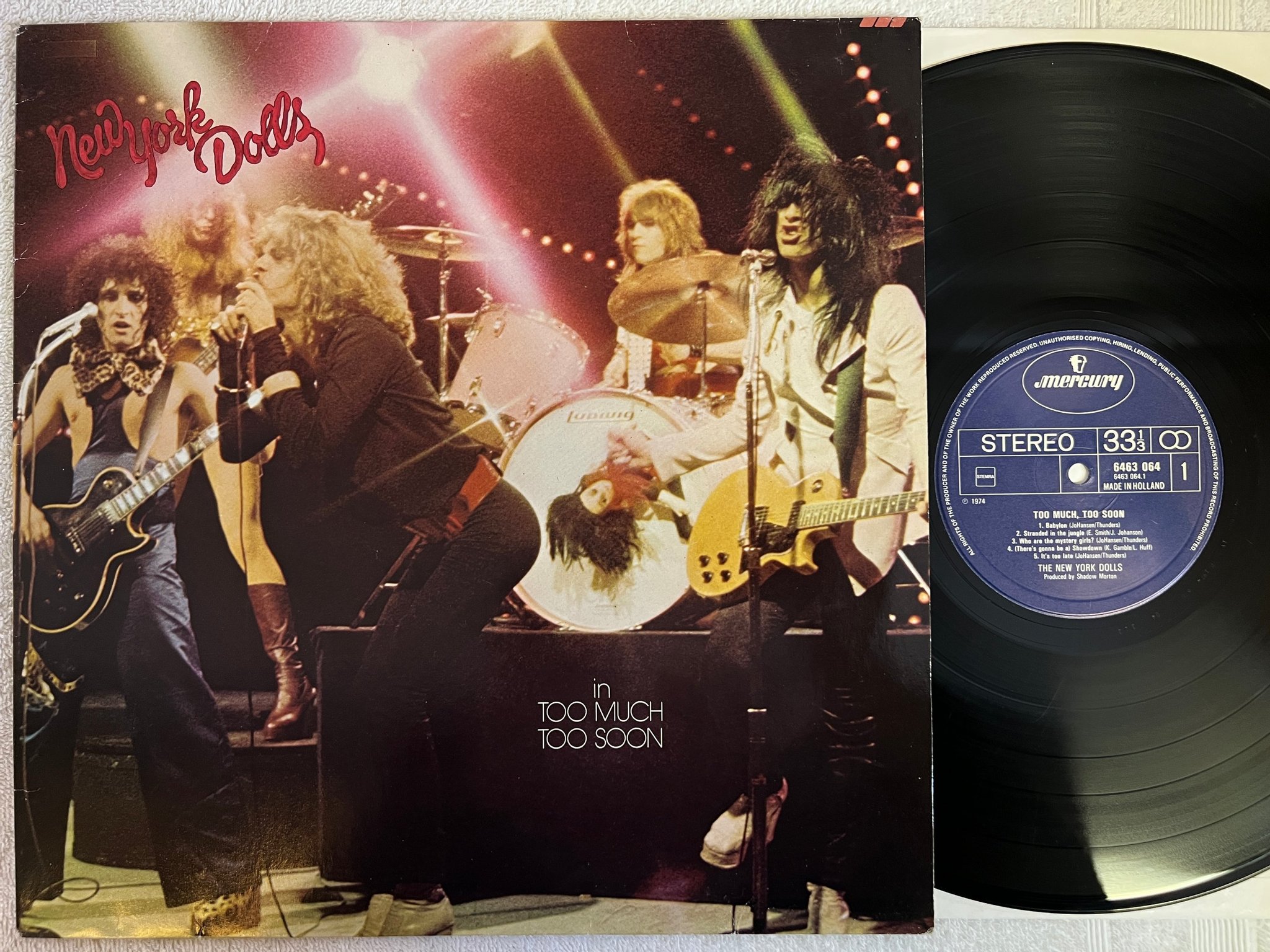 Omslagsbild för skivan NEW YORK DOLLS Too Much Too Soon LP -74 Hol MERCURY 6463064