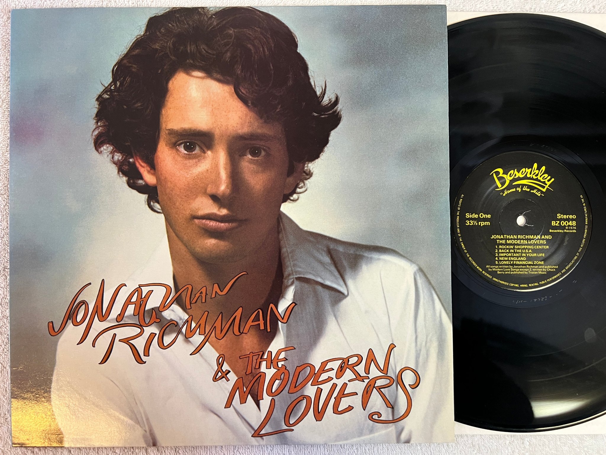 Omslagsbild för skivan JONATHAN RICHMAN & THE MODERN LOVERS LP re UK BESERKLEY  BZ 0048