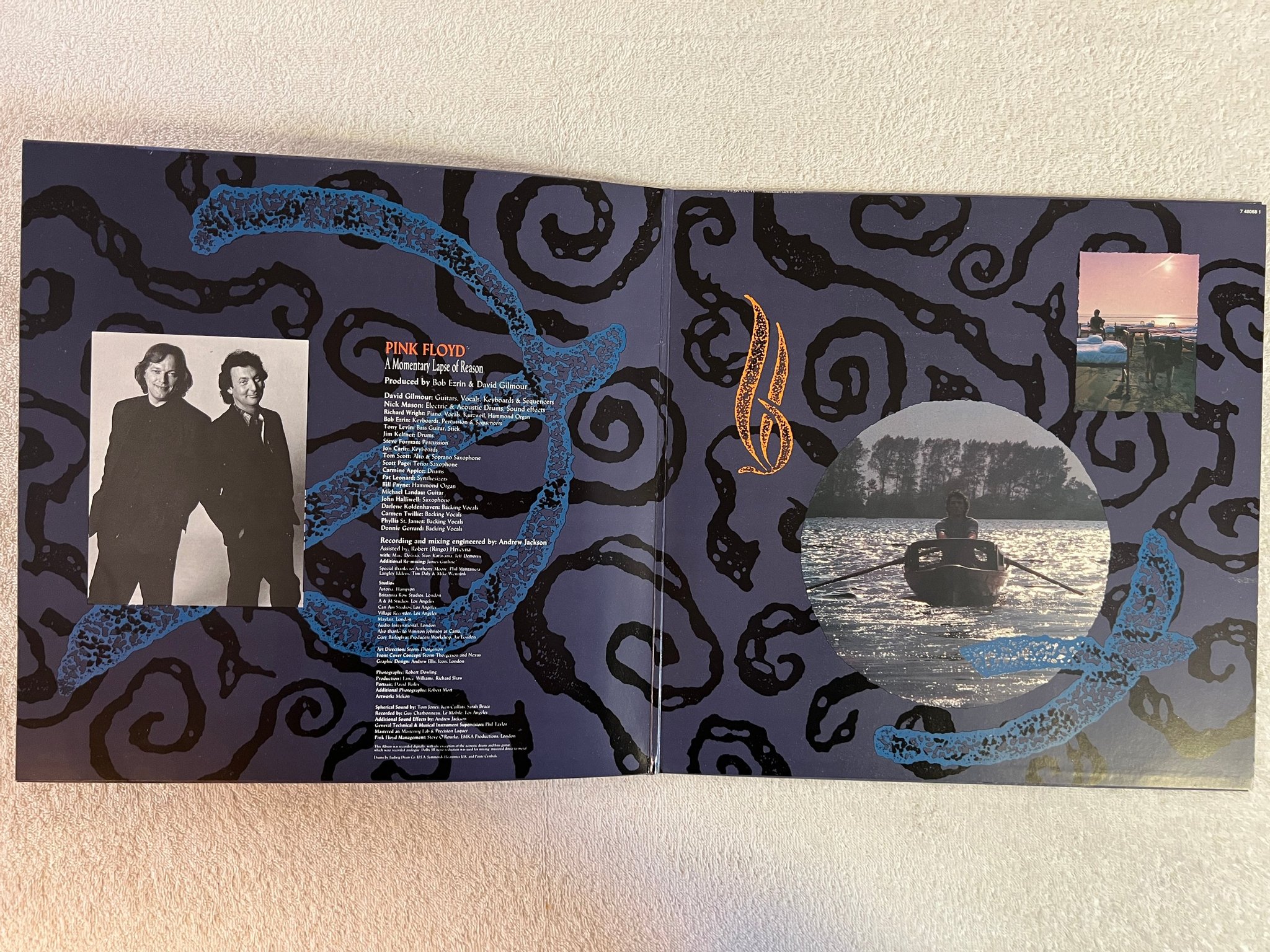 Omslagsbild för skivan PINK FLOYD A Momentary Lapse Of Reason LP -87 EMI 7 48068 1