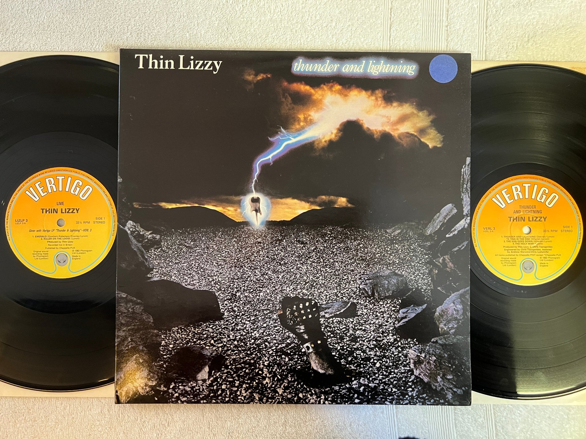 Omslagsbild för skivan THIN LIZZY thunder and lightning 2xLP -83 UK VERTIGO LIZLP-3