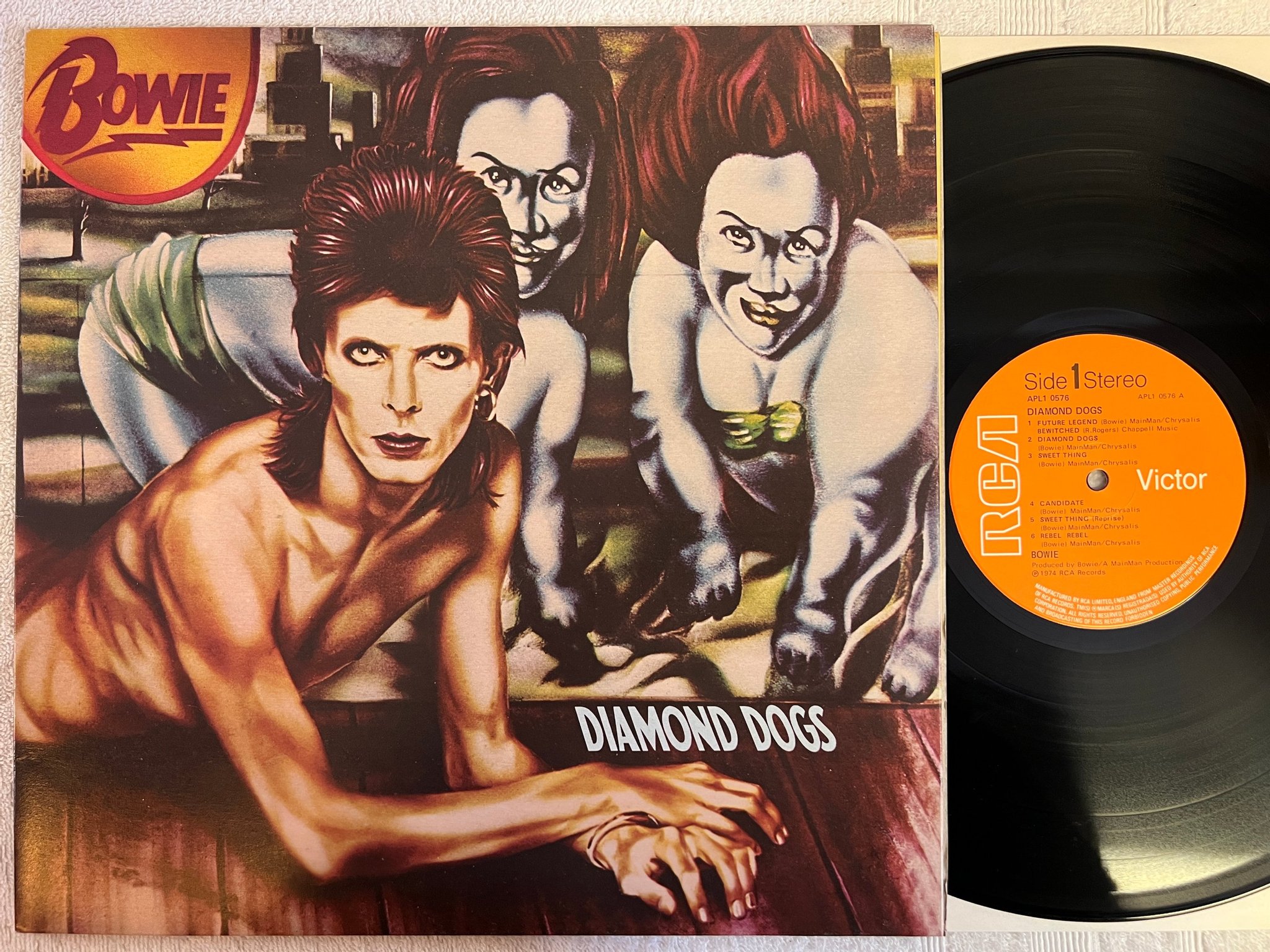 Omslagsbild för skivan DAVID BOWIE diamond dogs LP -74 UK RCA APL1 0576 