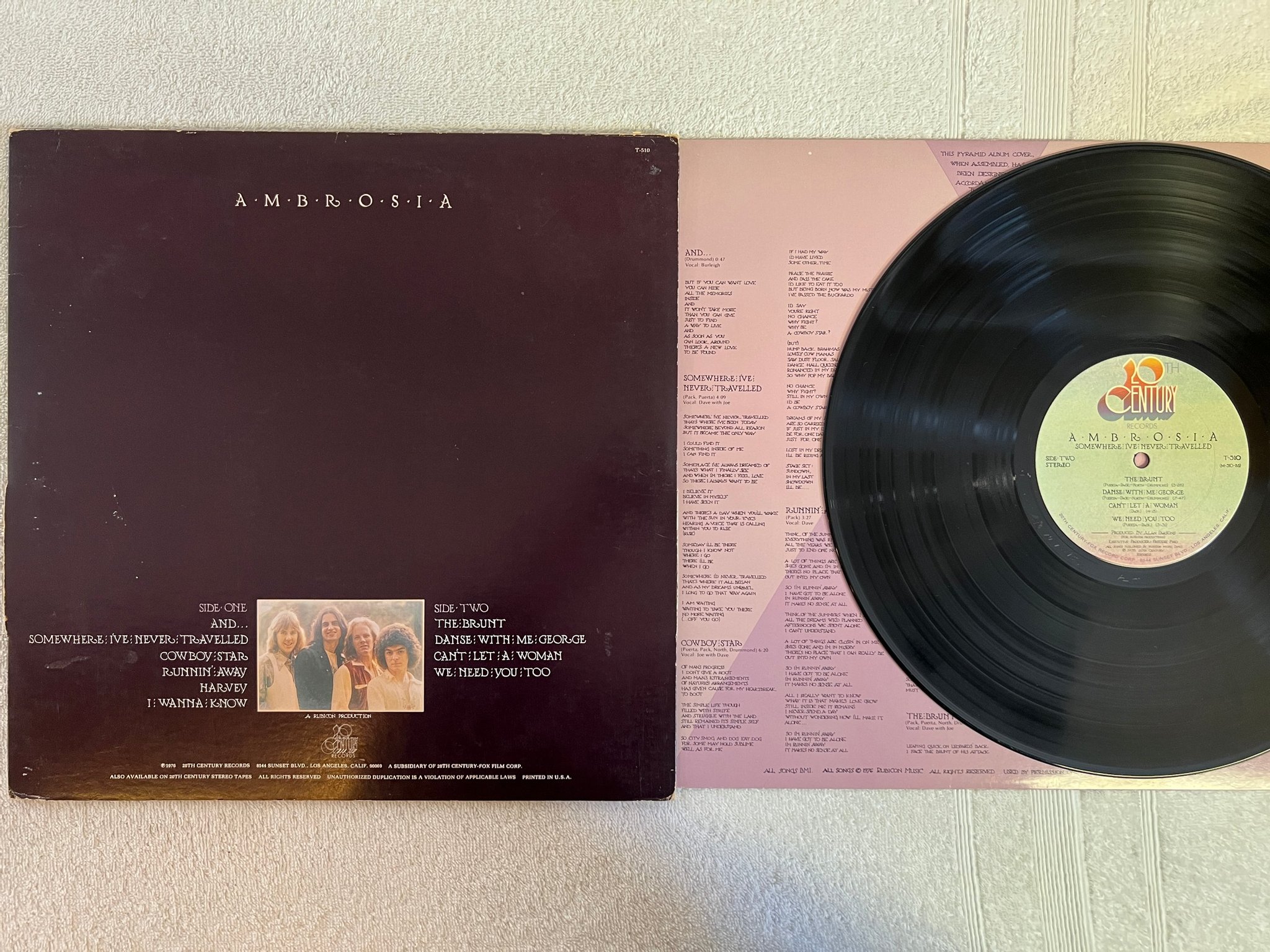 Omslagsbild för skivan AMBROSIA Somewhere I've Never Travelled LP -76 US 20TH CENTURY pyramid cover