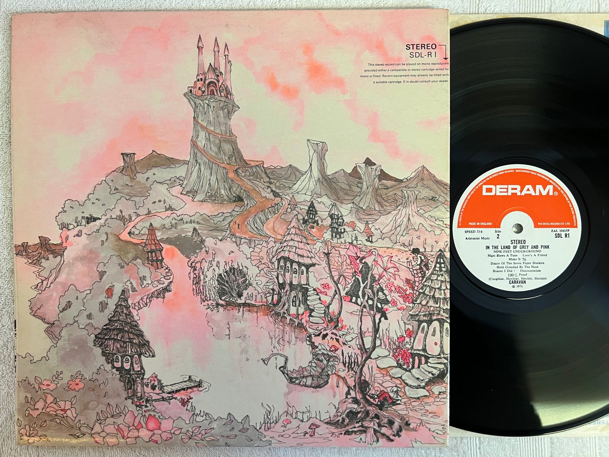 Omslagsbild för skivan CARAVAN In The Land Of Grey And Pink LP -71 UK DERAM SDL R1  