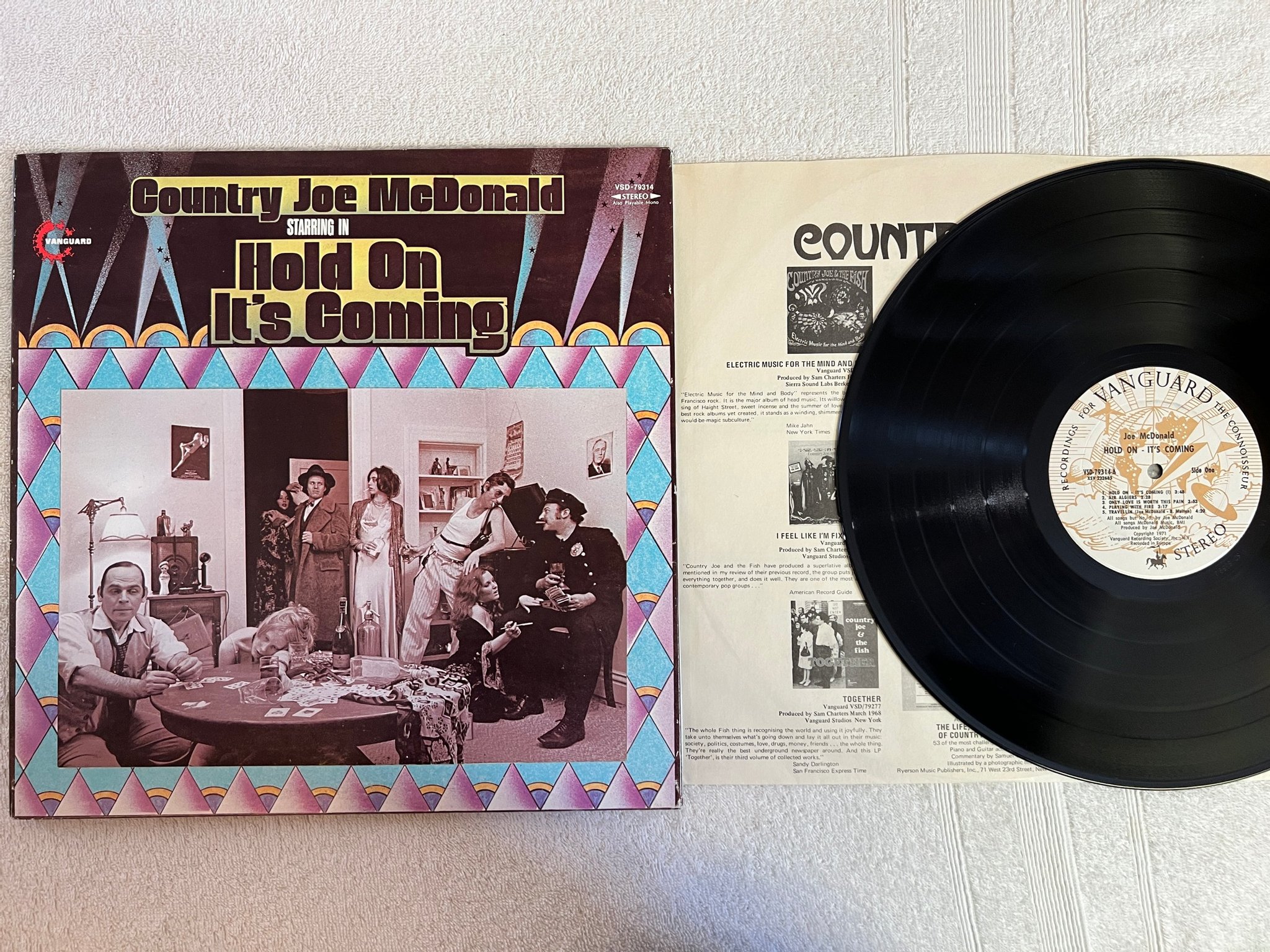 Omslagsbild för skivan COUNTRY JOE McDONALD Hold On, It's Coming LP -71 US VANGUARD VSD 79314