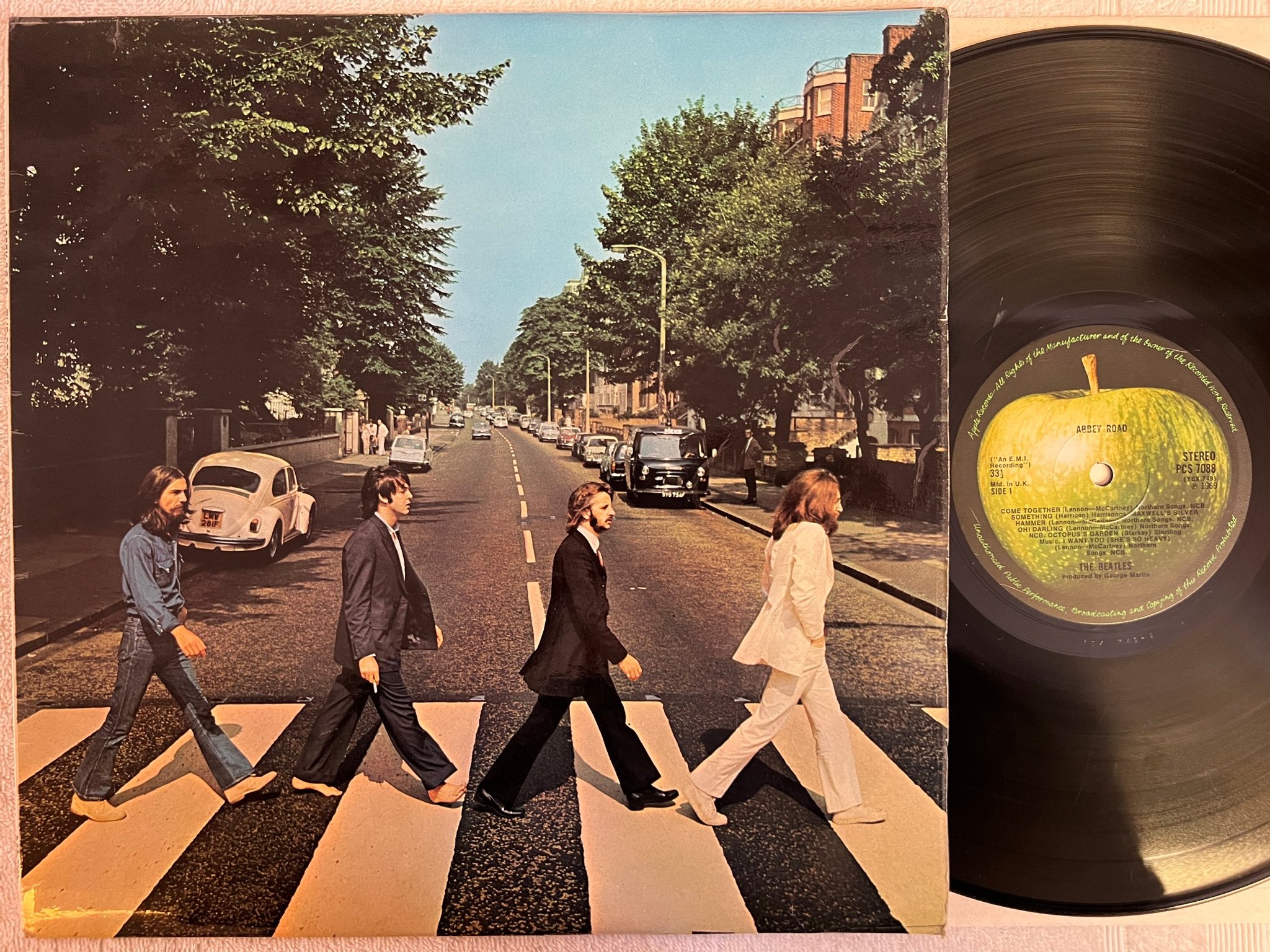 Omslagsbild för skivan THE BEATLES  abbey road LP -69 UK APPLE PCS 7088 misaligned apple 