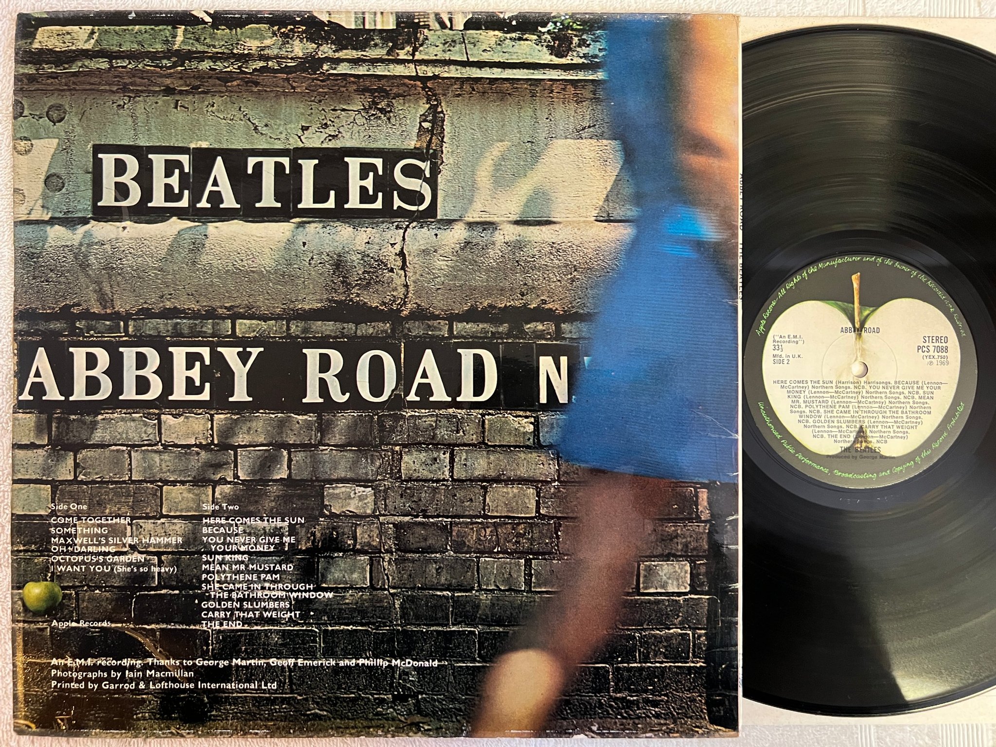 Omslagsbild för skivan THE BEATLES  abbey road LP -69 UK APPLE PCS 7088 misaligned apple 