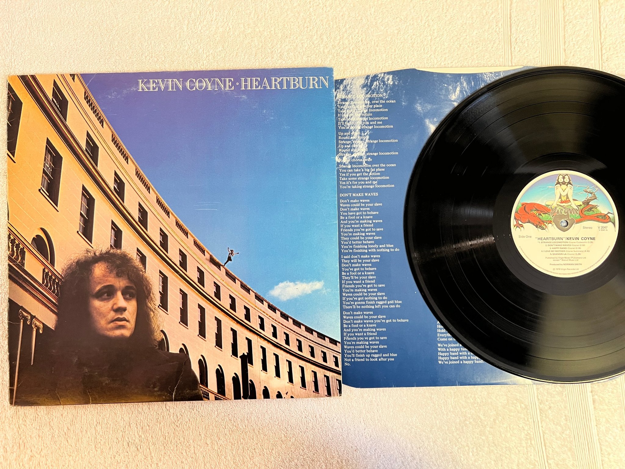 Omslagsbild för skivan KEVIN COYNE heartburn LP -76 VIRGIN V2047