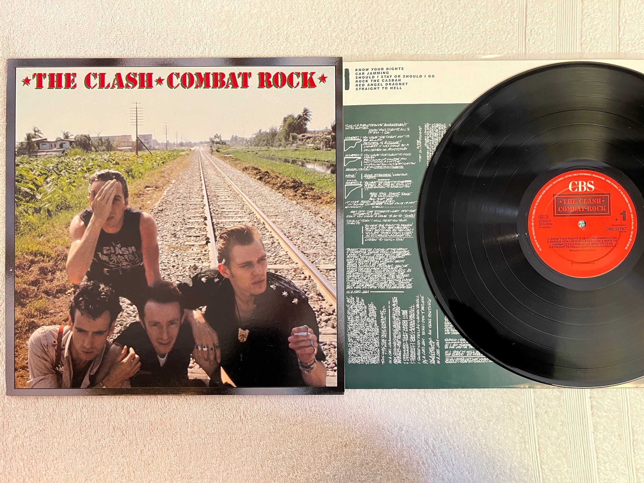 Omslagsbild för skivan THE CLASH combat rock LP -82 Hol CBS 32787