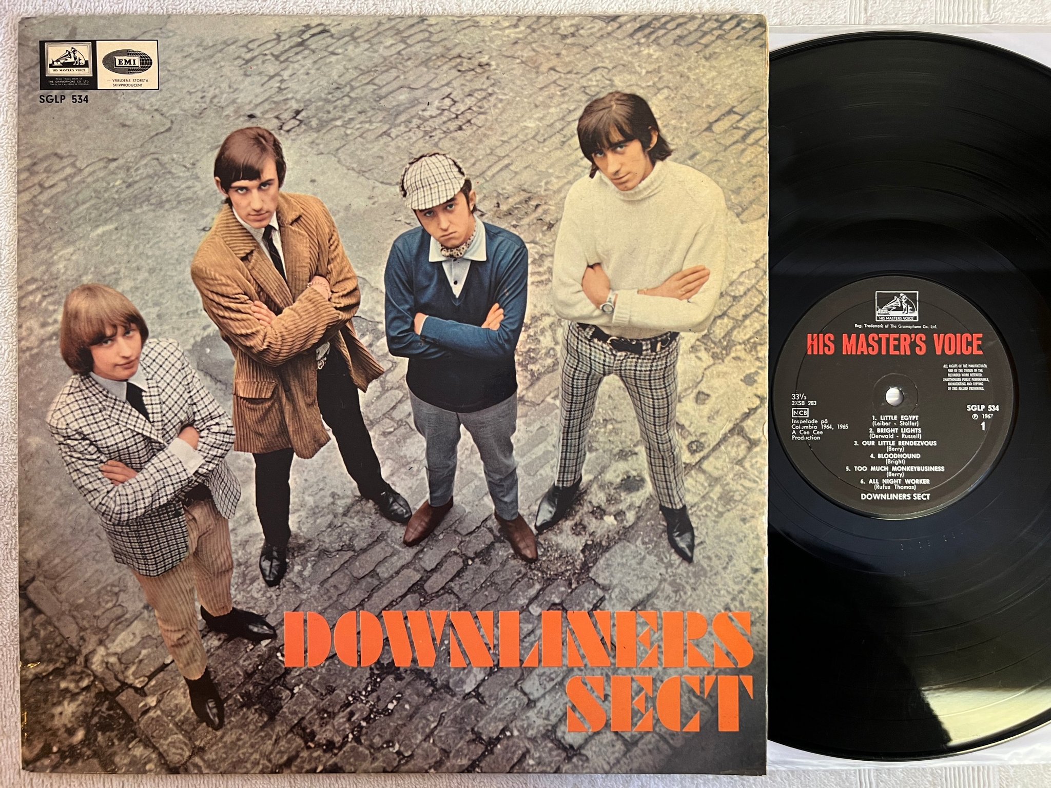 Omslagsbild för skivan DOWNLINERS SECT s/t LP -67 Swe HMV SGLP 534 