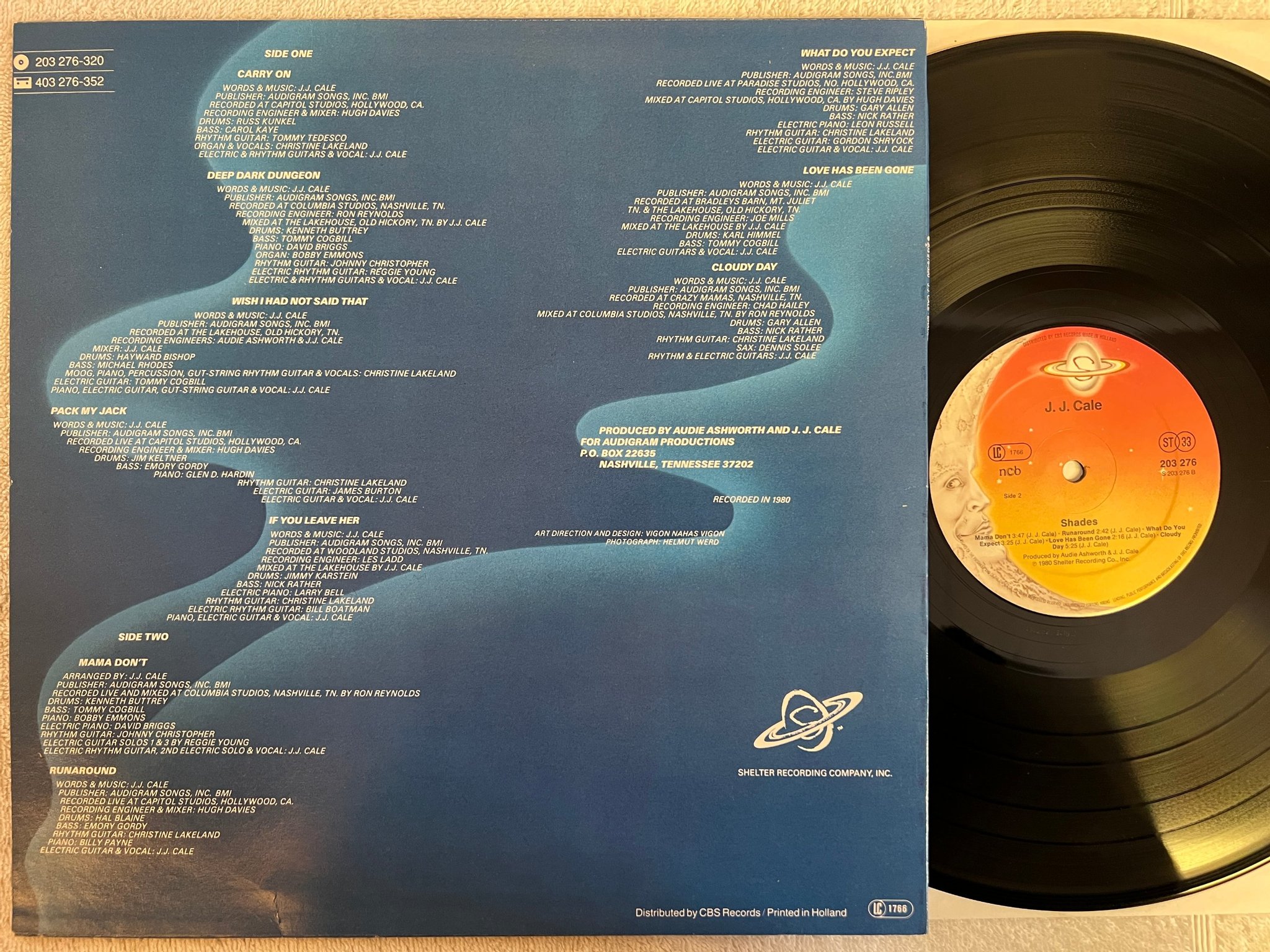 Omslagsbild för skivan JJ CALE shades LP -80 ncb SHELTER 203276