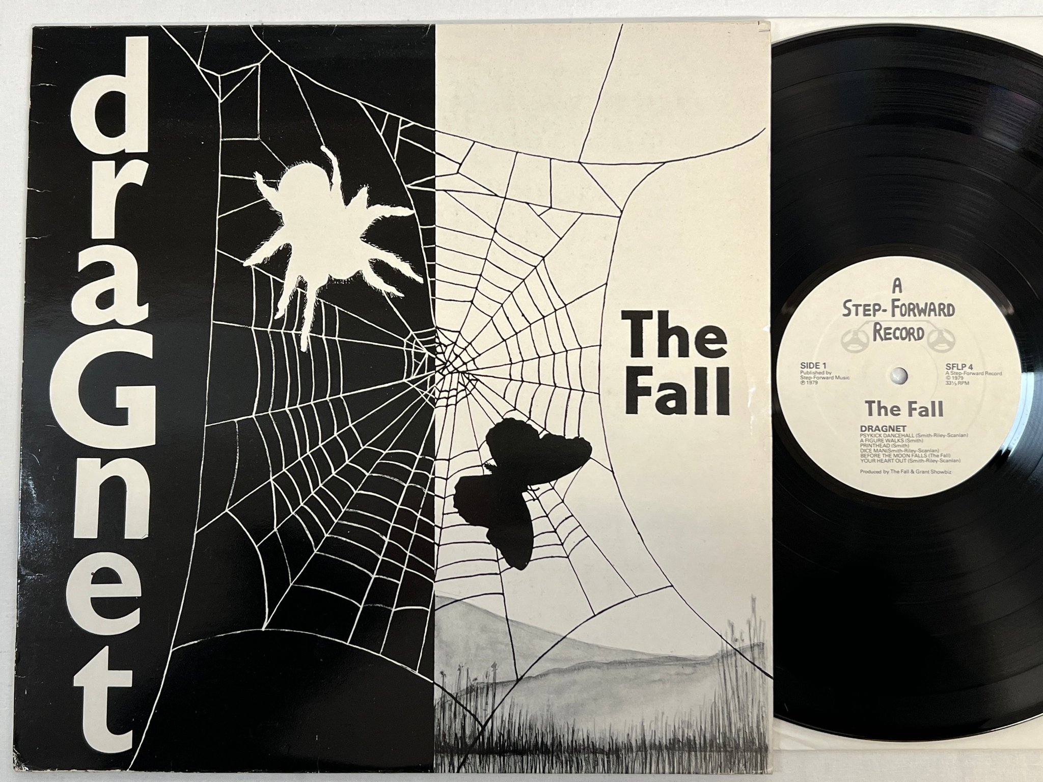 Omslagsbild för skivan THE FALL dragnet LP -79 UK STEP-FORWARD SFLP 4 new wave
