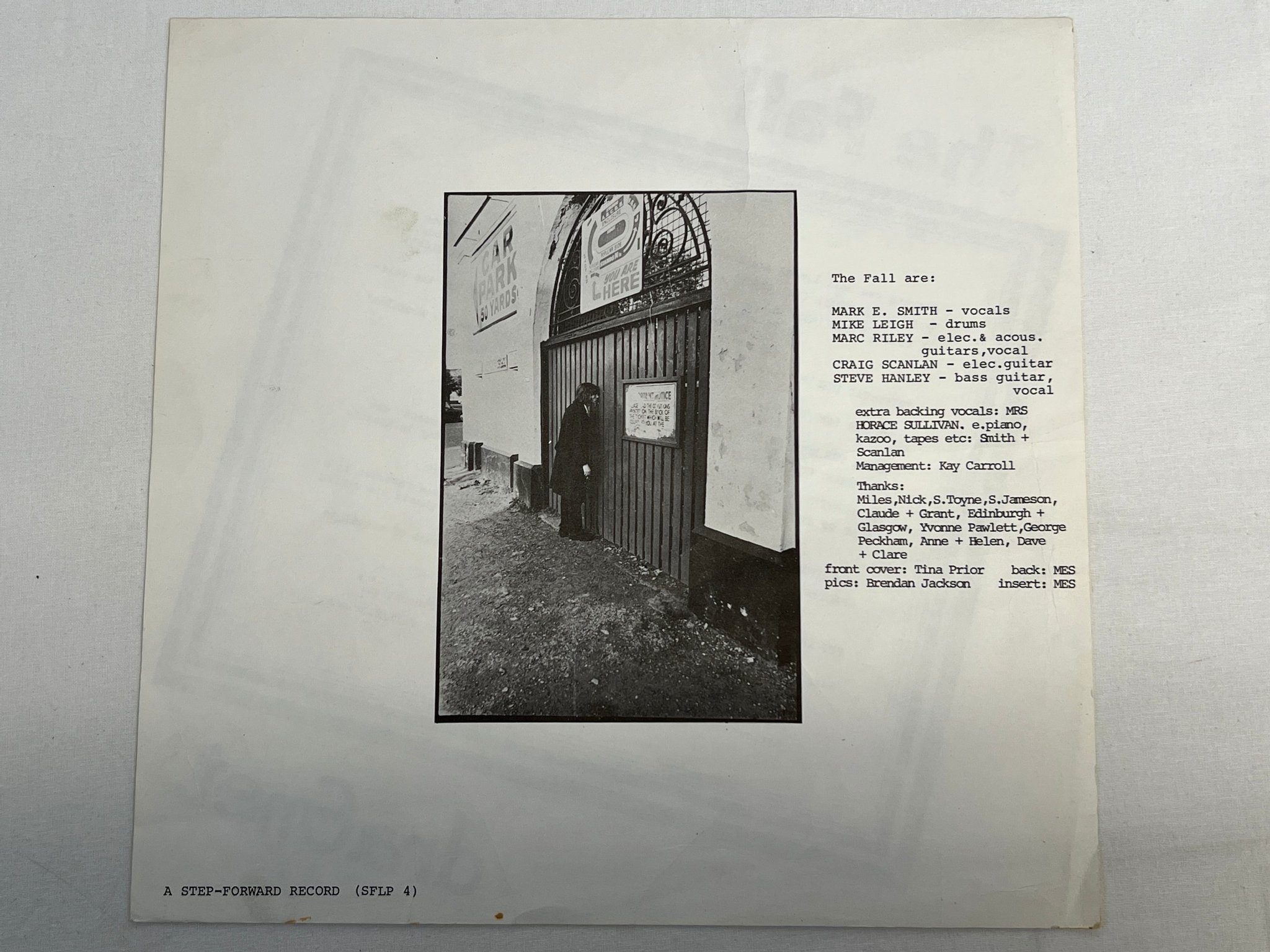 Omslagsbild för skivan THE FALL dragnet LP -79 UK STEP-FORWARD SFLP 4 new wave