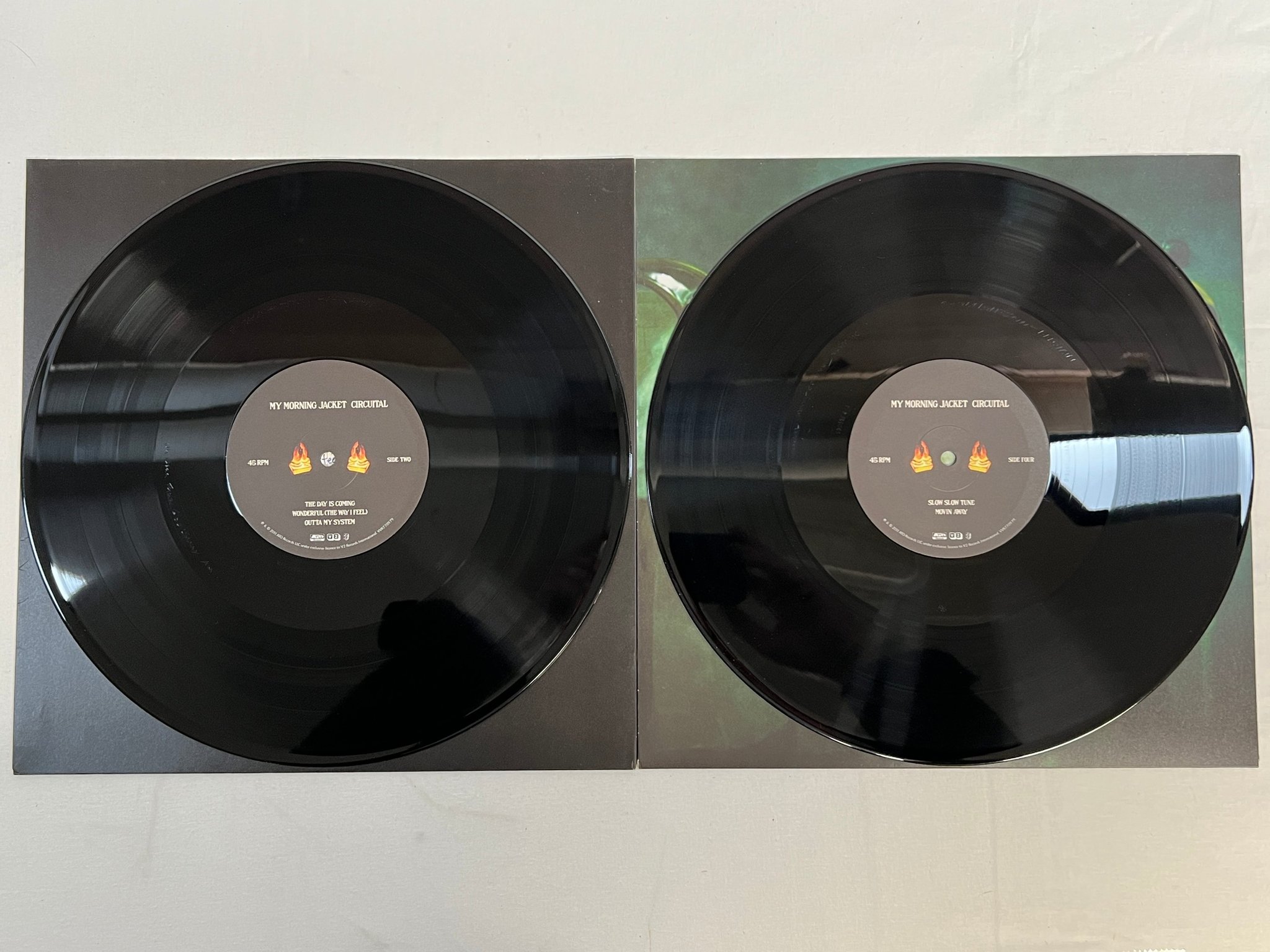 Omslagsbild för skivan MY MORNING JACKET Circuital 2xLP 2011 V2 RECORDS VVR770979