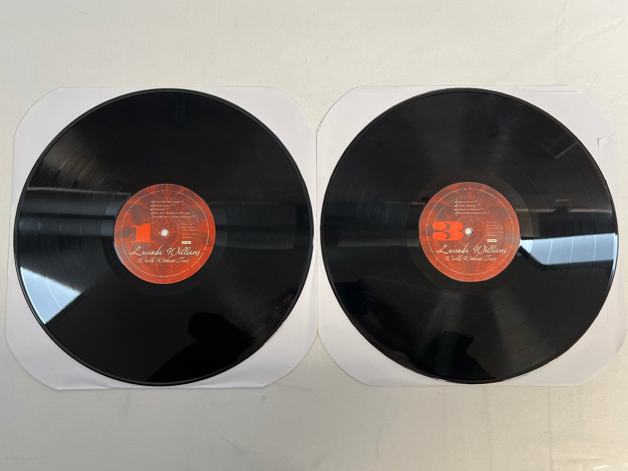 Omslagsbild för skivan LUCINDA WILLIAMS World Without Tears 2xLP 2003 US LOST HIGHWAY 088 170 355-1