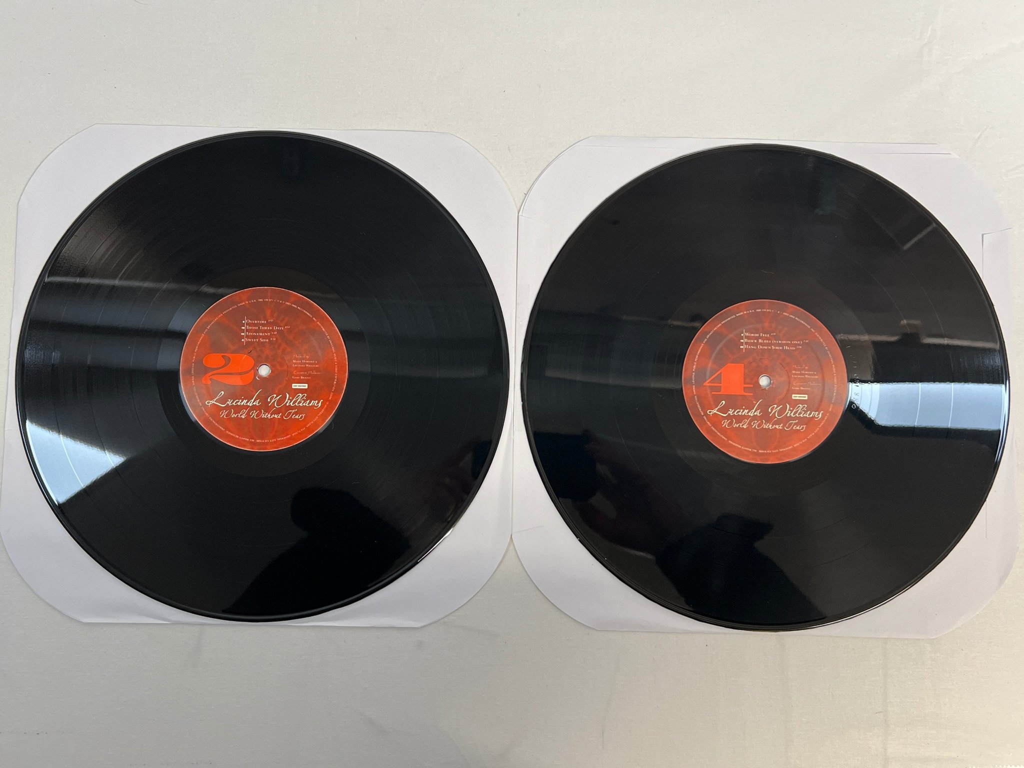 Omslagsbild för skivan LUCINDA WILLIAMS World Without Tears 2xLP 2003 US LOST HIGHWAY 088 170 355-1