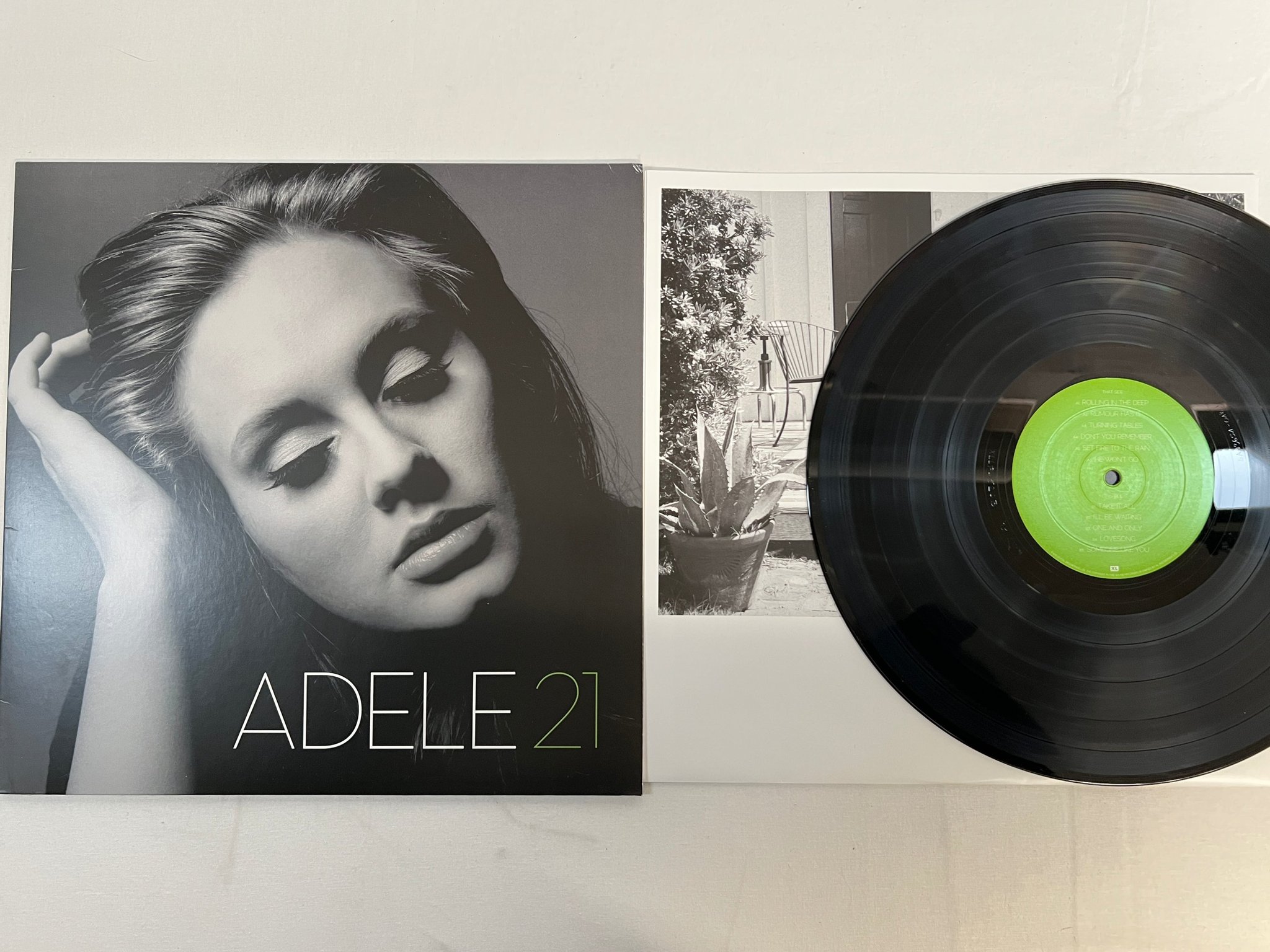 Omslagsbild för skivan ADELE 21 LP 2011 XL RECORDINGS XLLP 520