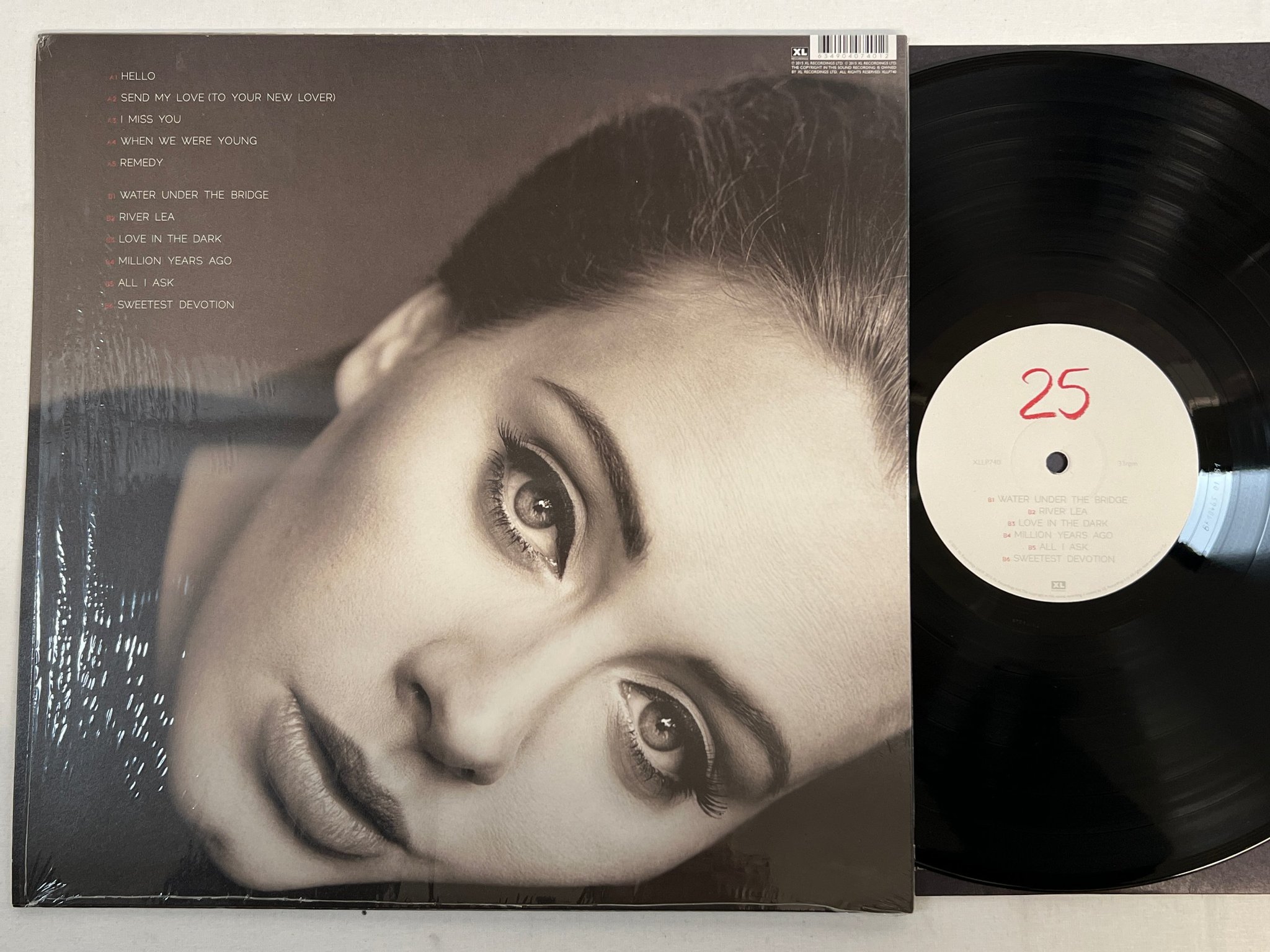 Omslagsbild för skivan ADELE 25 LP 2015 XL RECORDINGS XLLP740
