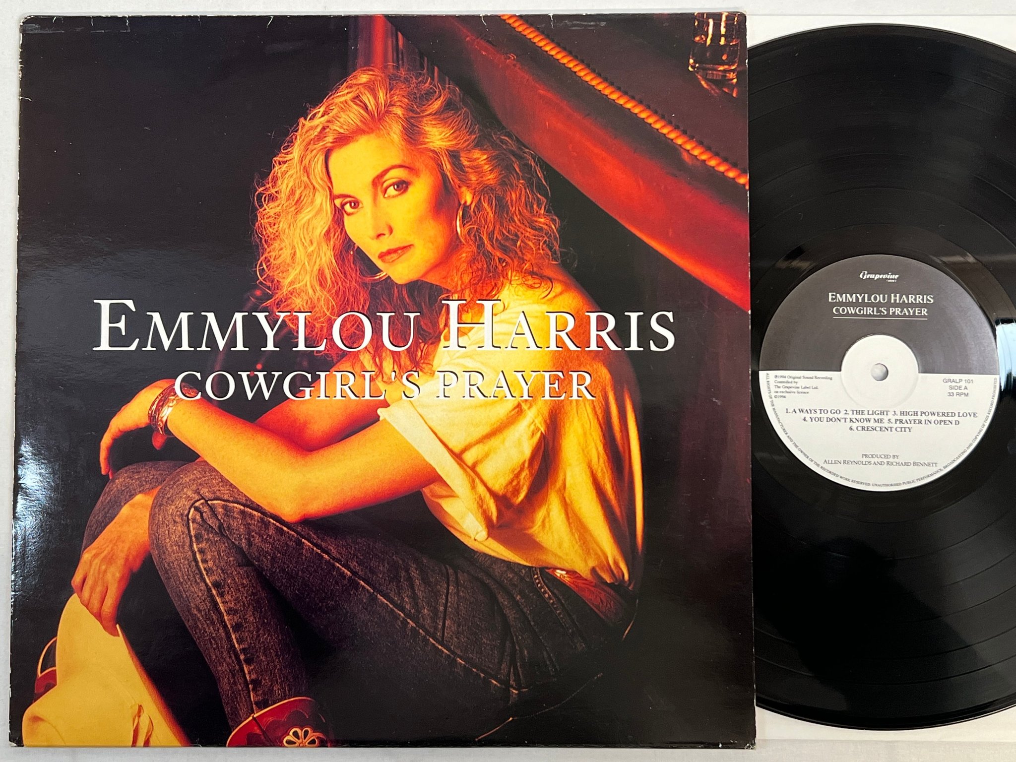 Omslagsbild för skivan EMMYLOU HARRIS Cowgirl's Prayer LP -94 UK THE GRAPEVINE LABEL gralp 101