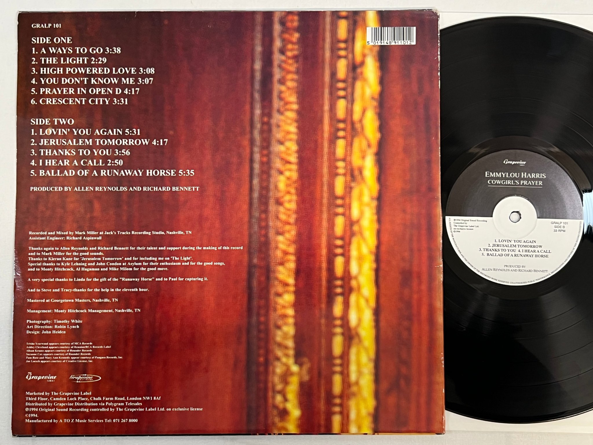 Omslagsbild för skivan EMMYLOU HARRIS Cowgirl's Prayer LP -94 UK THE GRAPEVINE LABEL gralp 101