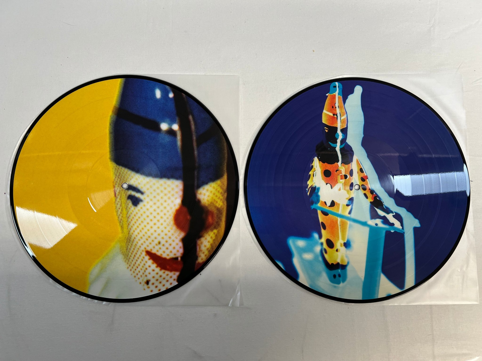 Omslagsbild för skivan THE CURE Wild Mood Swings 2xLP 2021 Eu FICTION 602435081175 picture discs 