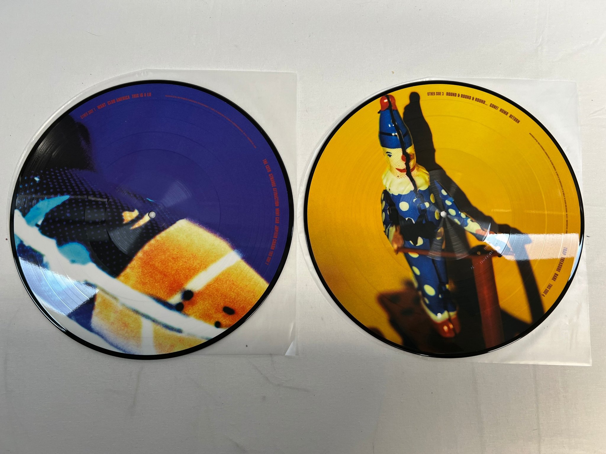 Omslagsbild för skivan THE CURE Wild Mood Swings 2xLP 2021 Eu FICTION 602435081175 picture discs 