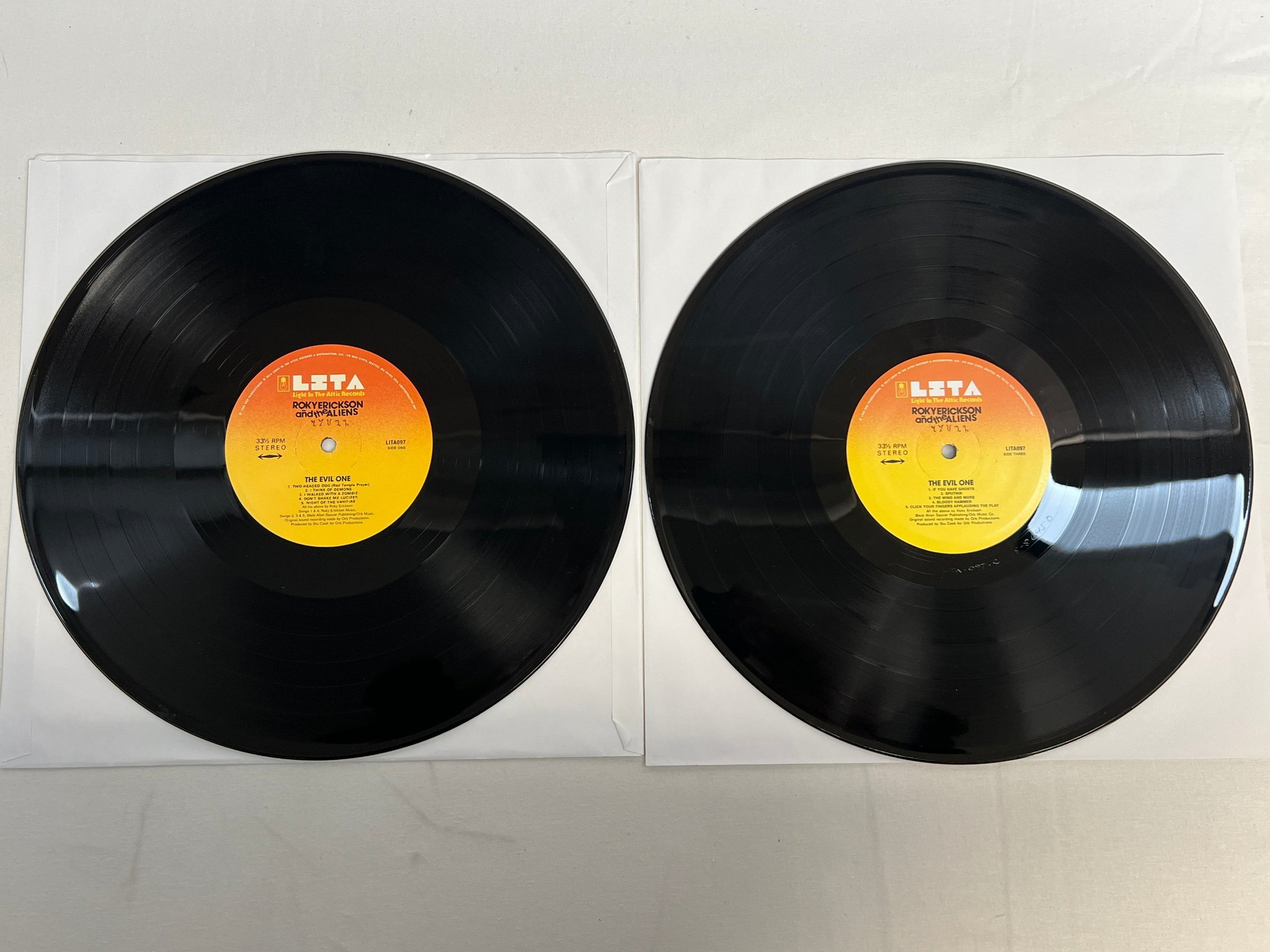 Omslagsbild för skivan ROKY ERICKSON & THE ALIENS s/t LP -81/2013 US LIGHT IN THE ATTIC LITA 097