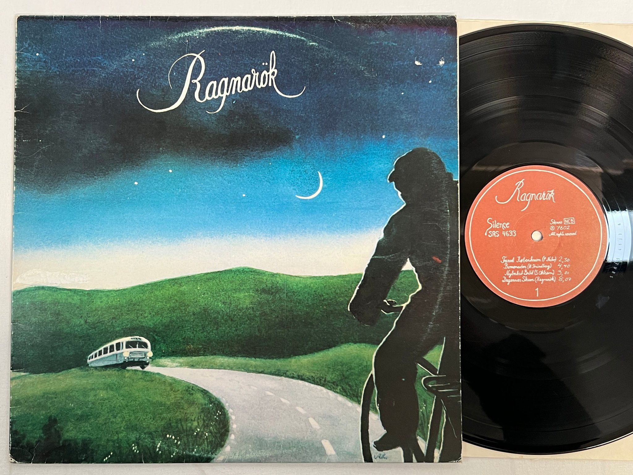 Omslagsbild för skivan RAGNARÖK s/t LP -76 Swe SILENCE SRS 4633 "dagarnas skum" 