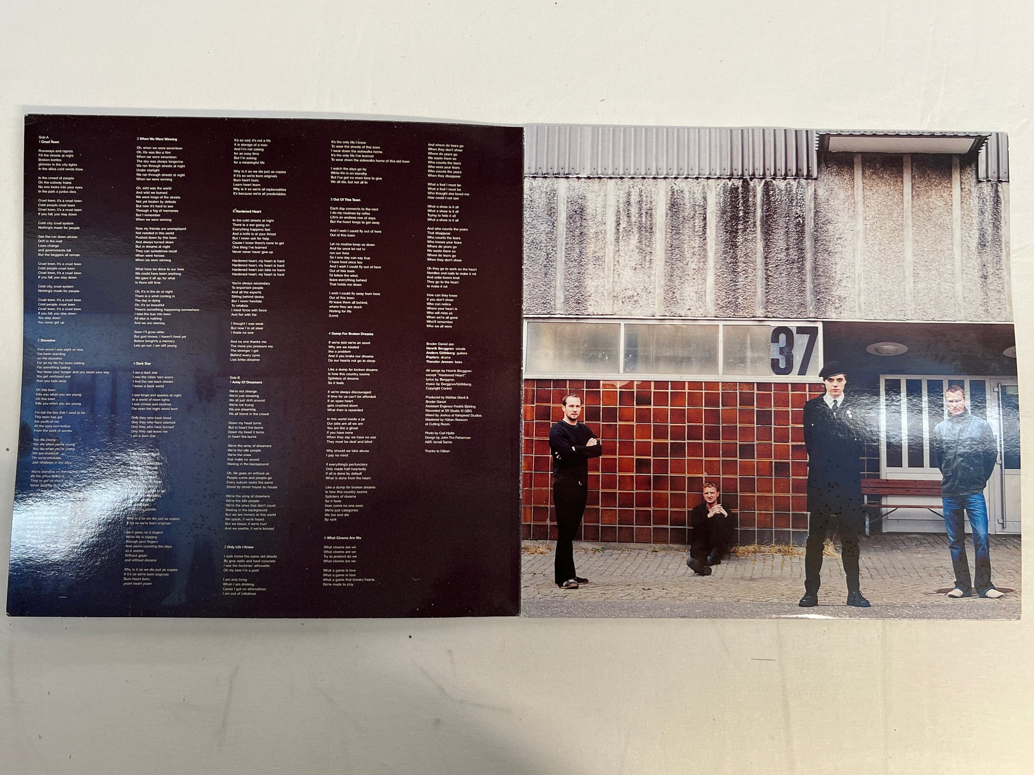 Omslagsbild för skivan BRODER DANIEL Cruel Town LP 2003 Swe DOLORES DOL 140 ** RARE **