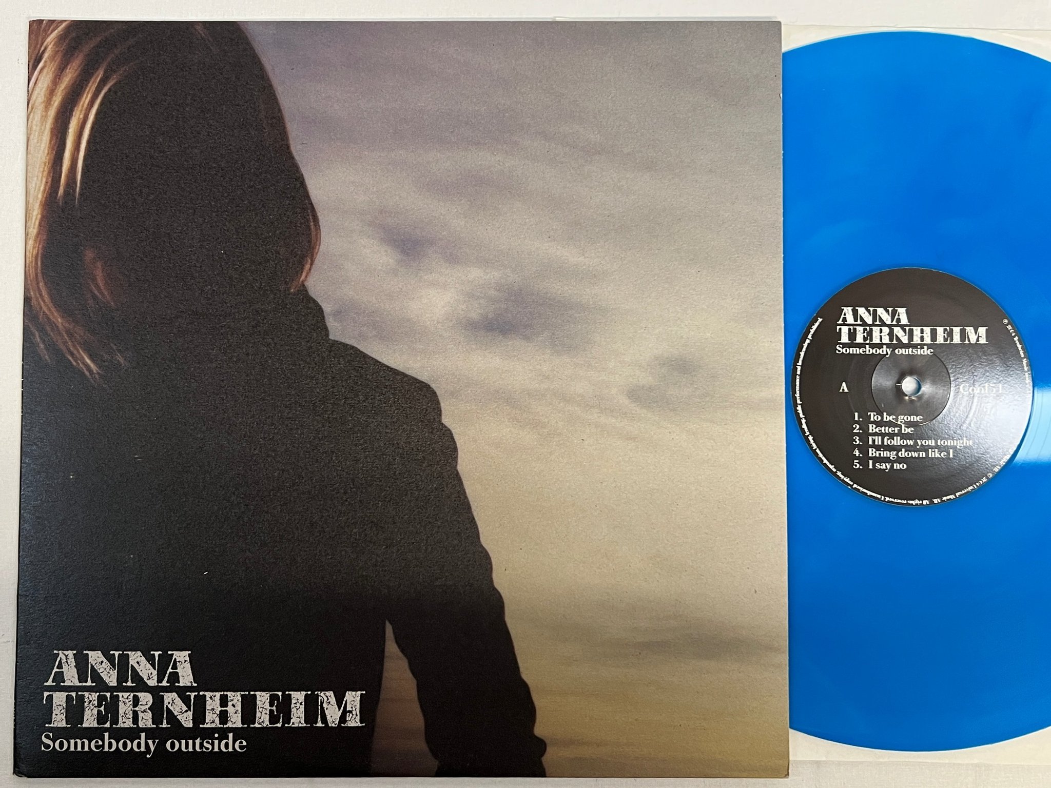 Omslagsbild för skivan ANNA TERNHEIM Somebody Outside LP RE 2012 HOT STUFF COOL51 blue vinyl