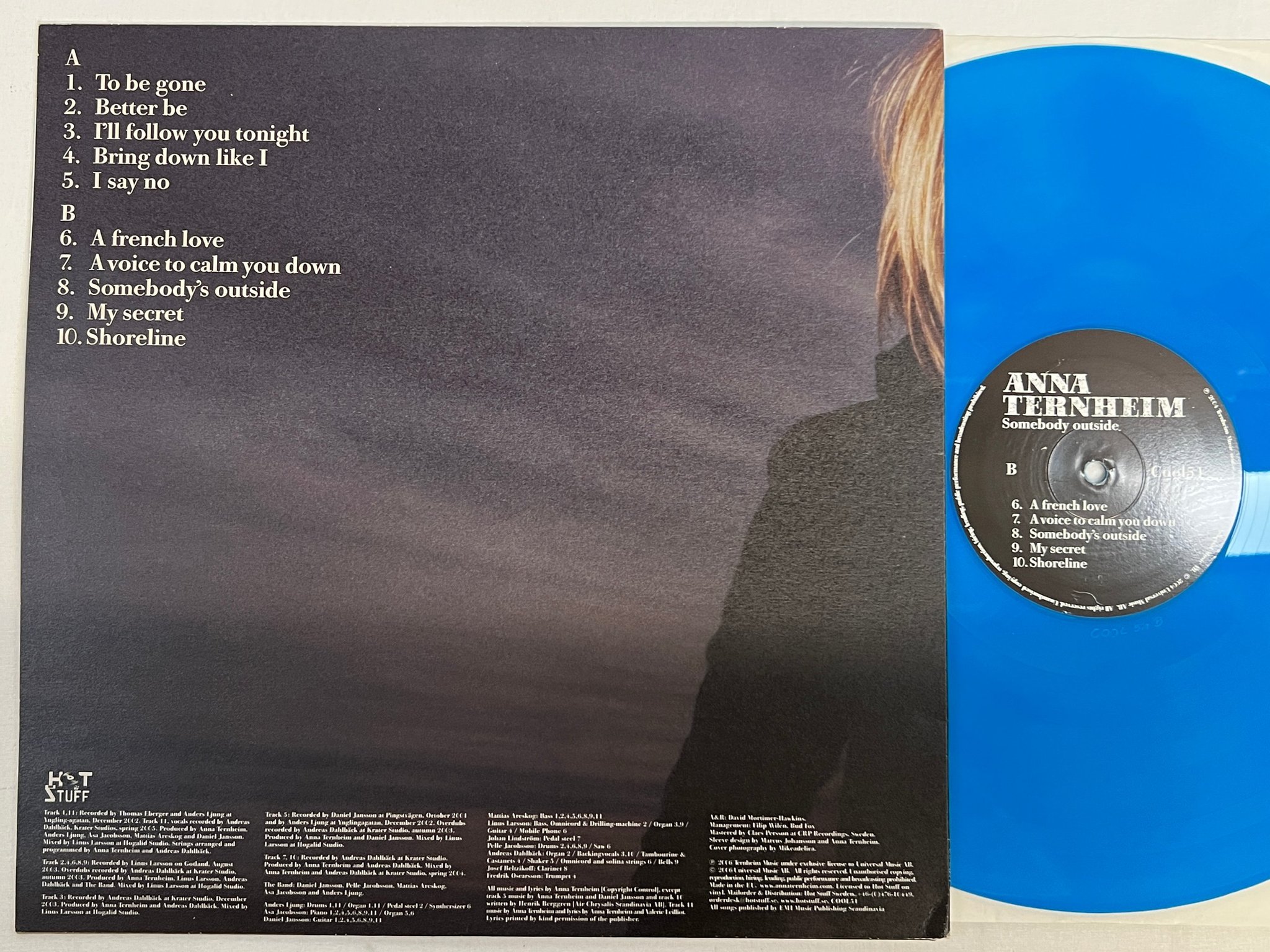Omslagsbild för skivan ANNA TERNHEIM Somebody Outside LP RE 2012 HOT STUFF COOL51 blue vinyl