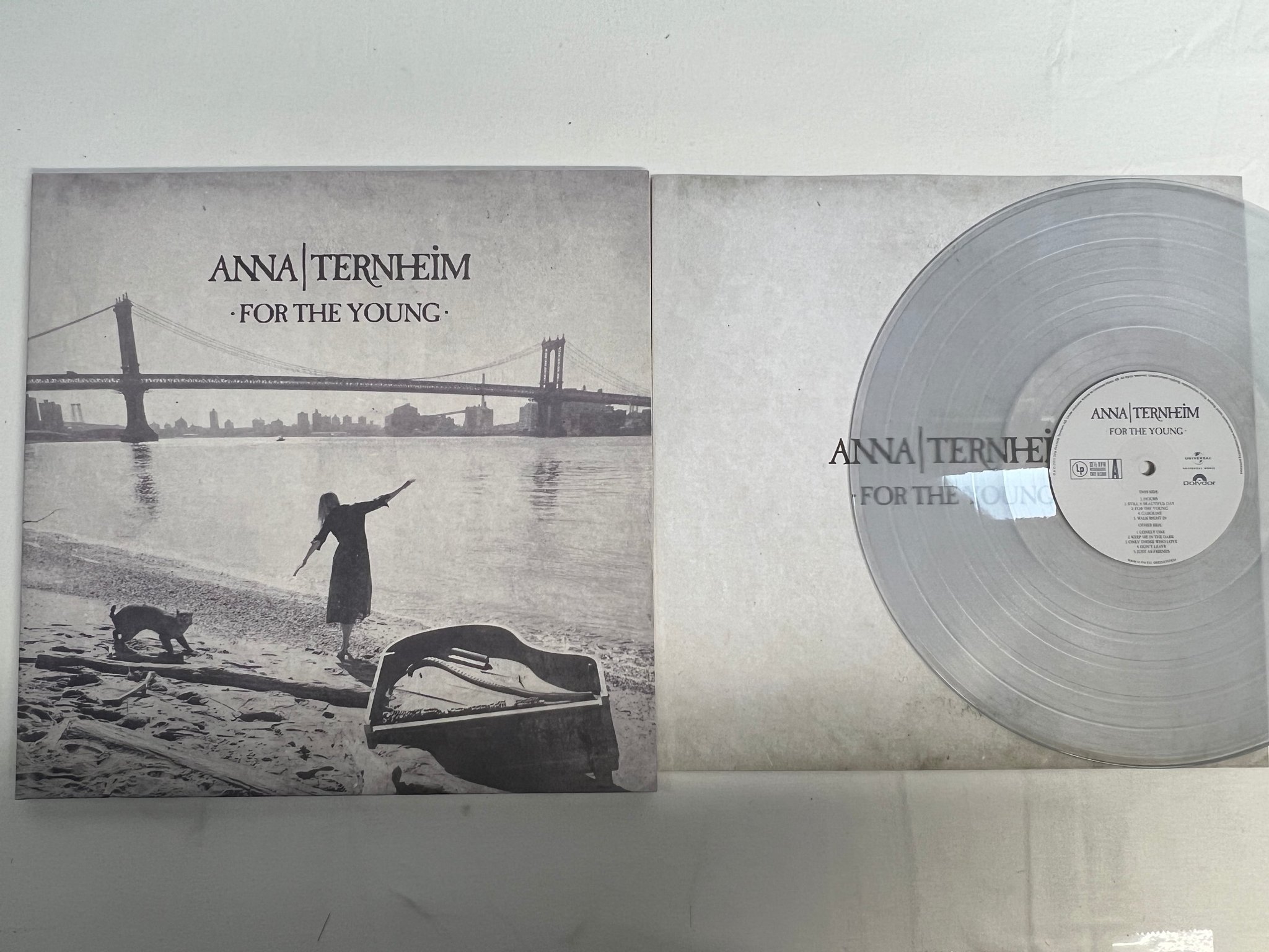 Omslagsbild för skivan ANNA TERNHEIM For The Young LP 2015 UNIVERSAL MUSIC 060254752634