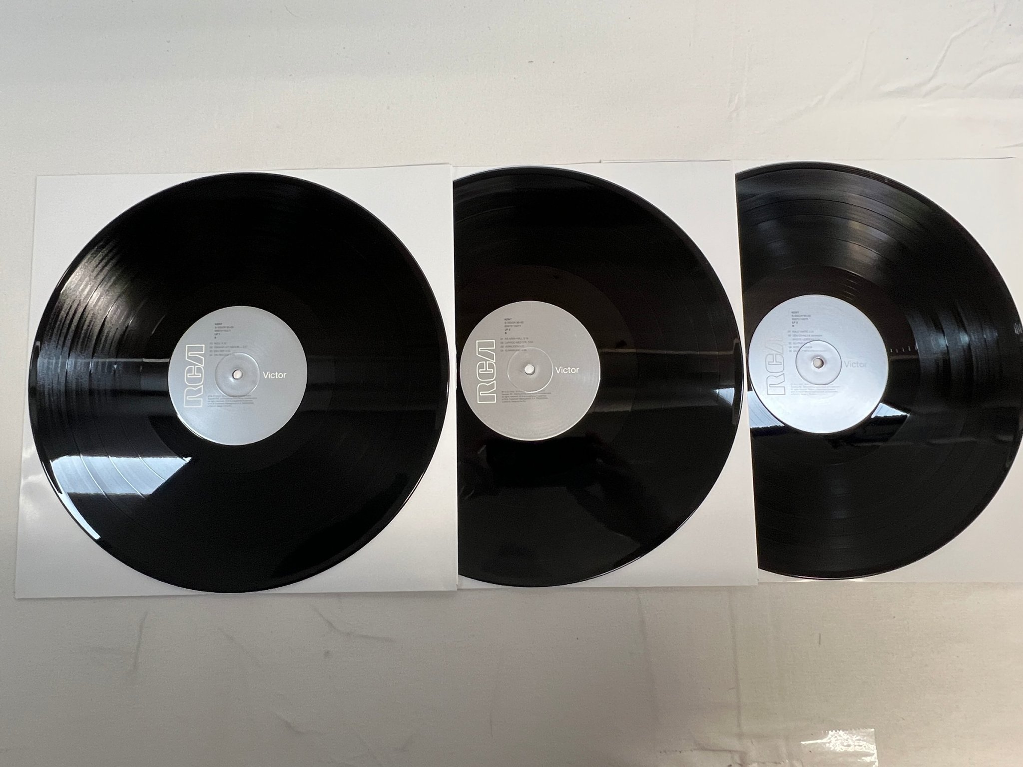 Omslagsbild för skivan KENT B-Sidor 95-00 3xLP re 2015 LEGACY 88875116271 