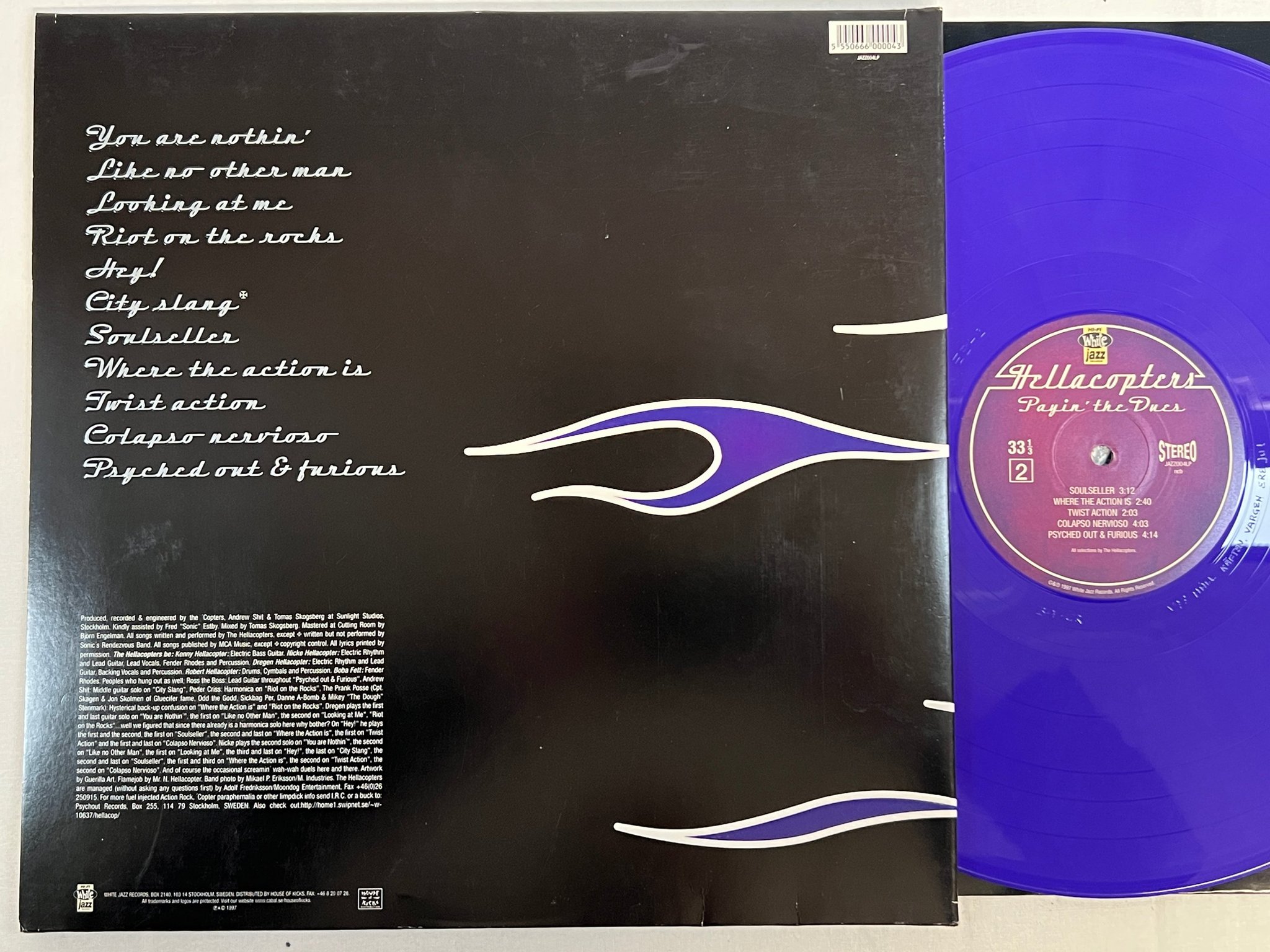 Omslagsbild för skivan THE HELLACOPTERS Payin' The Dues LP -97 Swe WHITE JAZZ JAZZ004LP purple vinyl