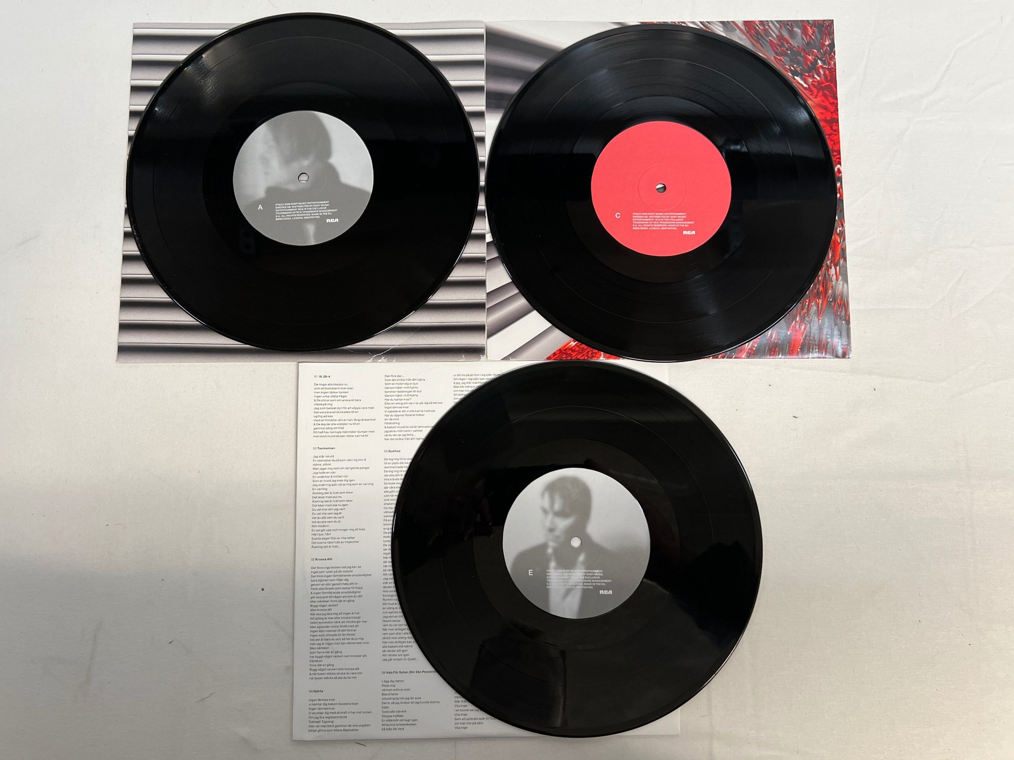 Omslagsbild för skivan KENT röd 3x10"VINYL + BOOKLET  ( no box, USB stick or cd)