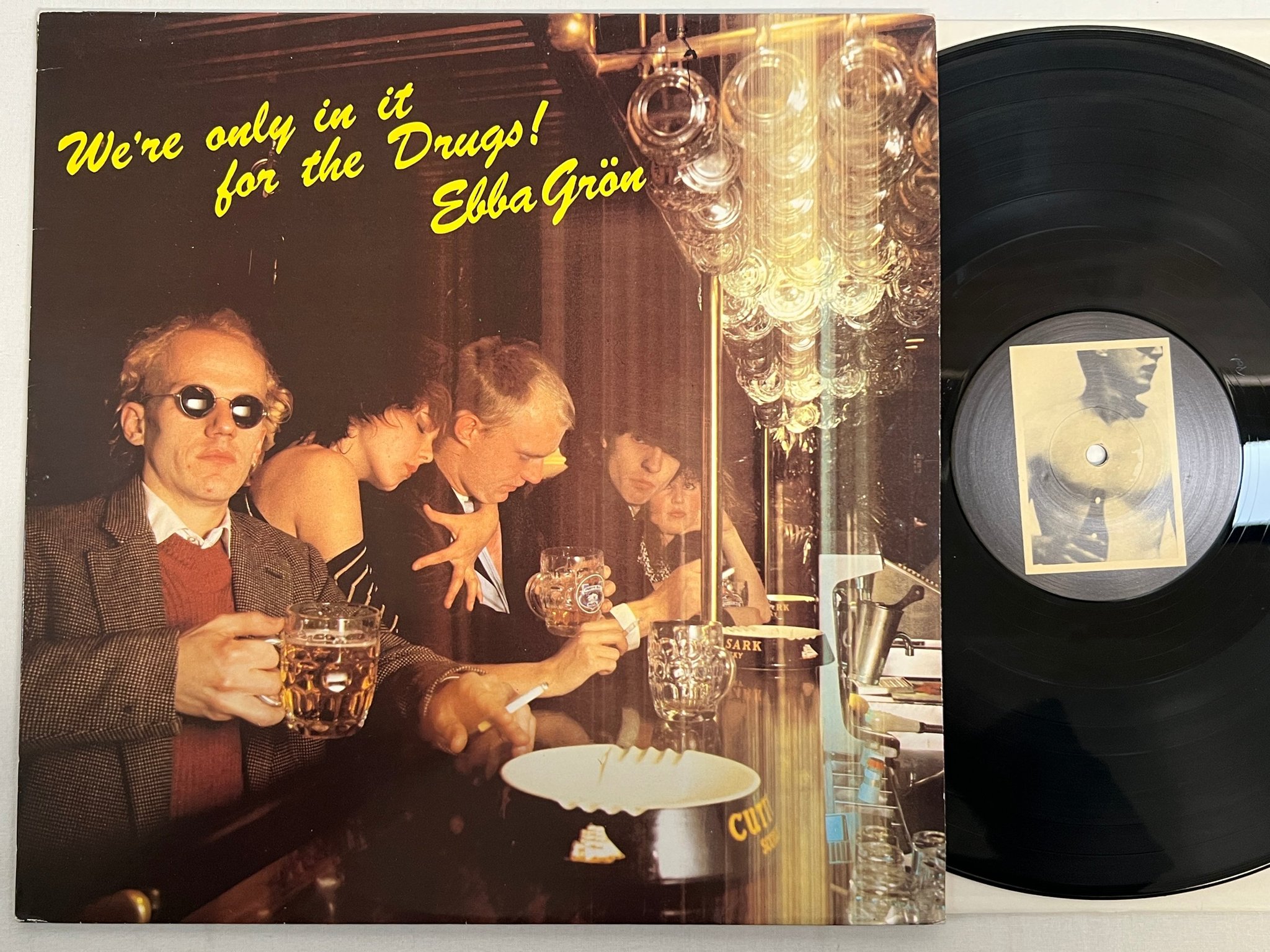 Omslagsbild för skivan EBBA GRÖN We're Only In It For The Drugs! LP -79 Swe MISTLUR MLR-10