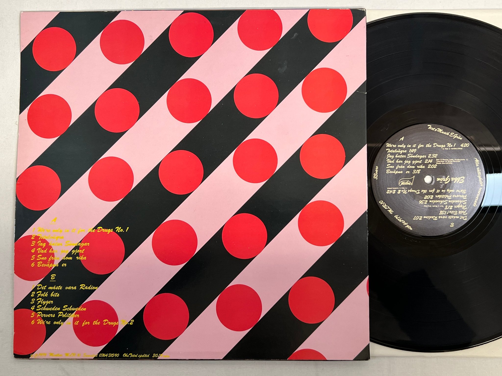 Omslagsbild för skivan EBBA GRÖN We're Only In It For The Drugs! LP -79 Swe MISTLUR MLR-10