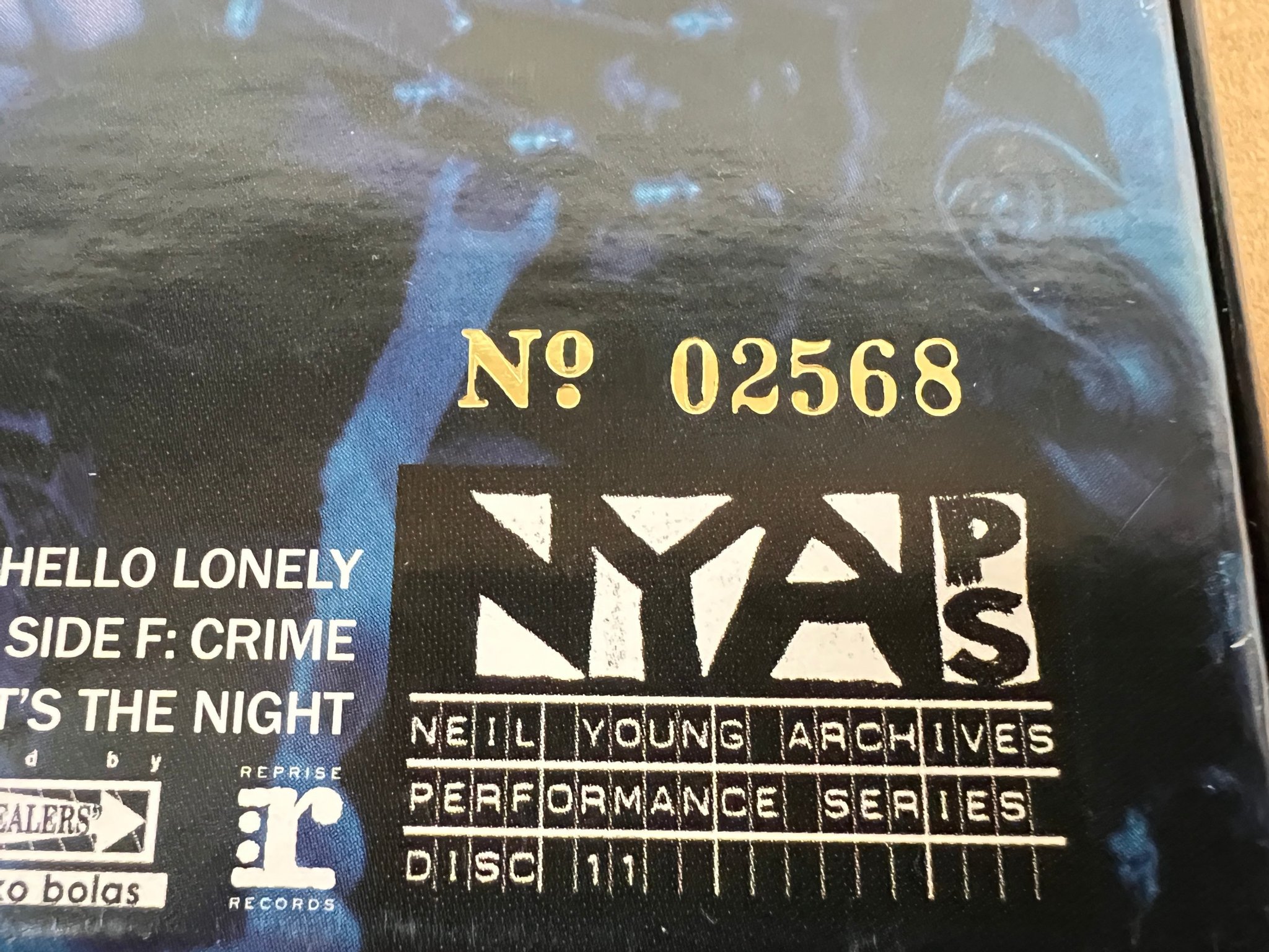 Omslagsbild för skivan NEIL YOUNG & THE BLUENOTE CAFÉ 4xLP box 2015 eu Numbered #02568