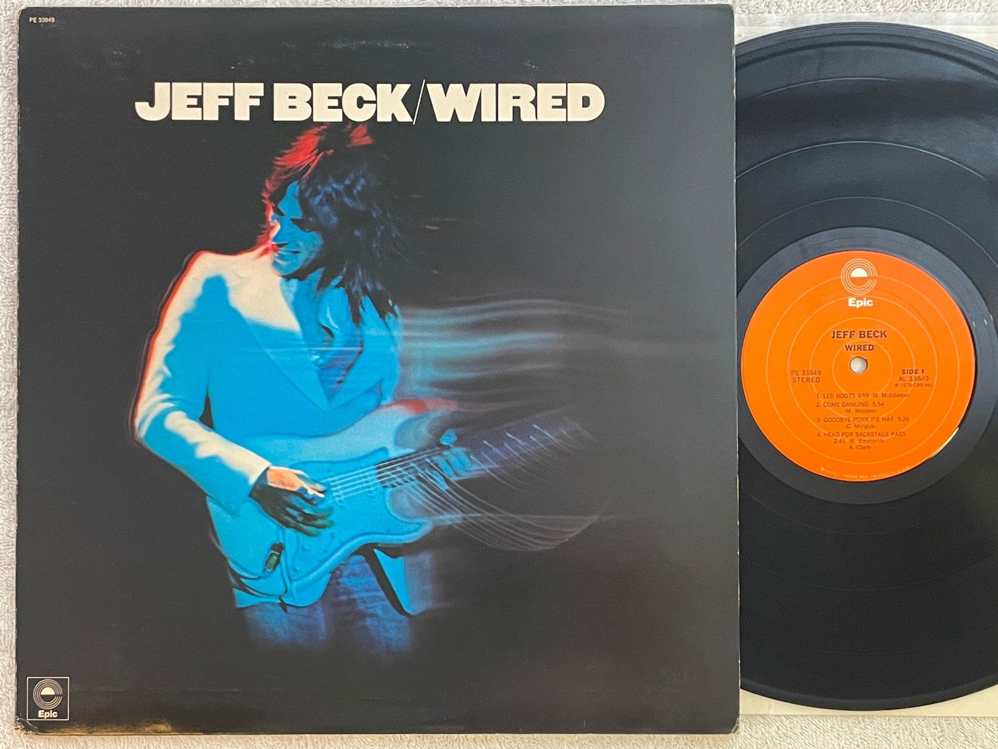 Omslagsbild för skivan JEFF BECK wired LP -76 US EPIC PE 33849