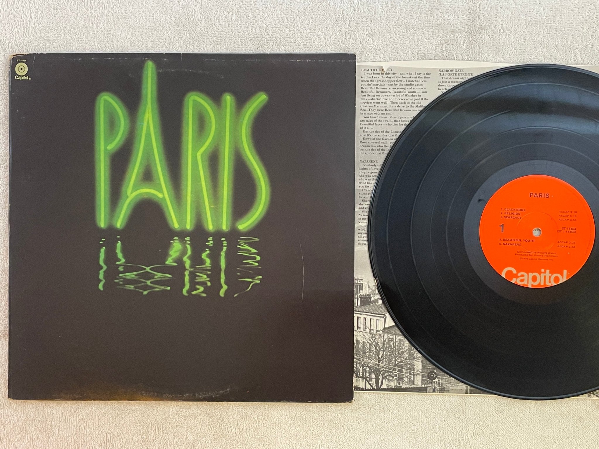 Omslagsbild för skivan PARIS s/t LP -76 US CAPITOL SR 11464 hard rock