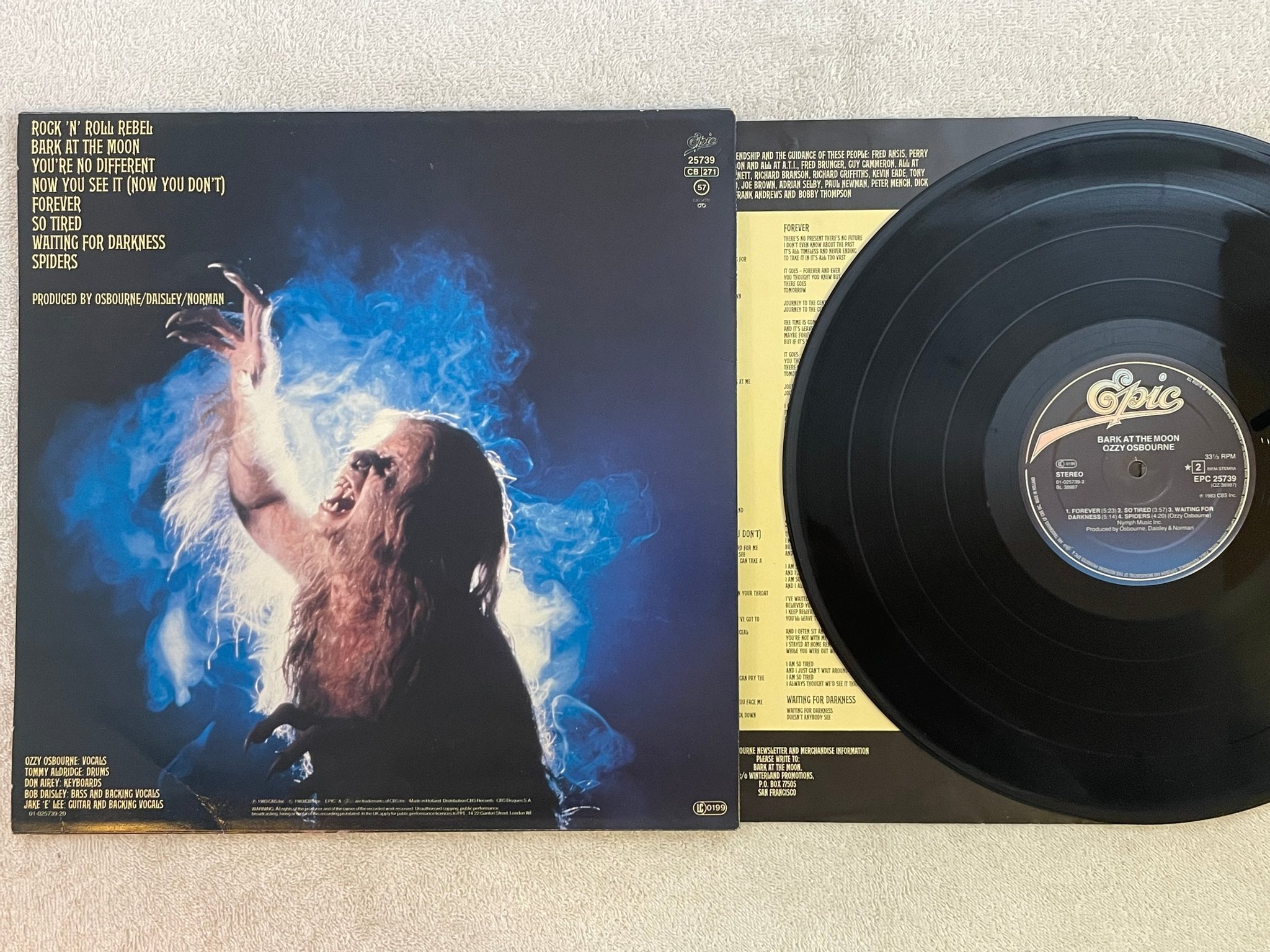 Omslagsbild för skivan OZZY OSBOURNE bark at the moon LP -83 Hol EPIC EPC 25739